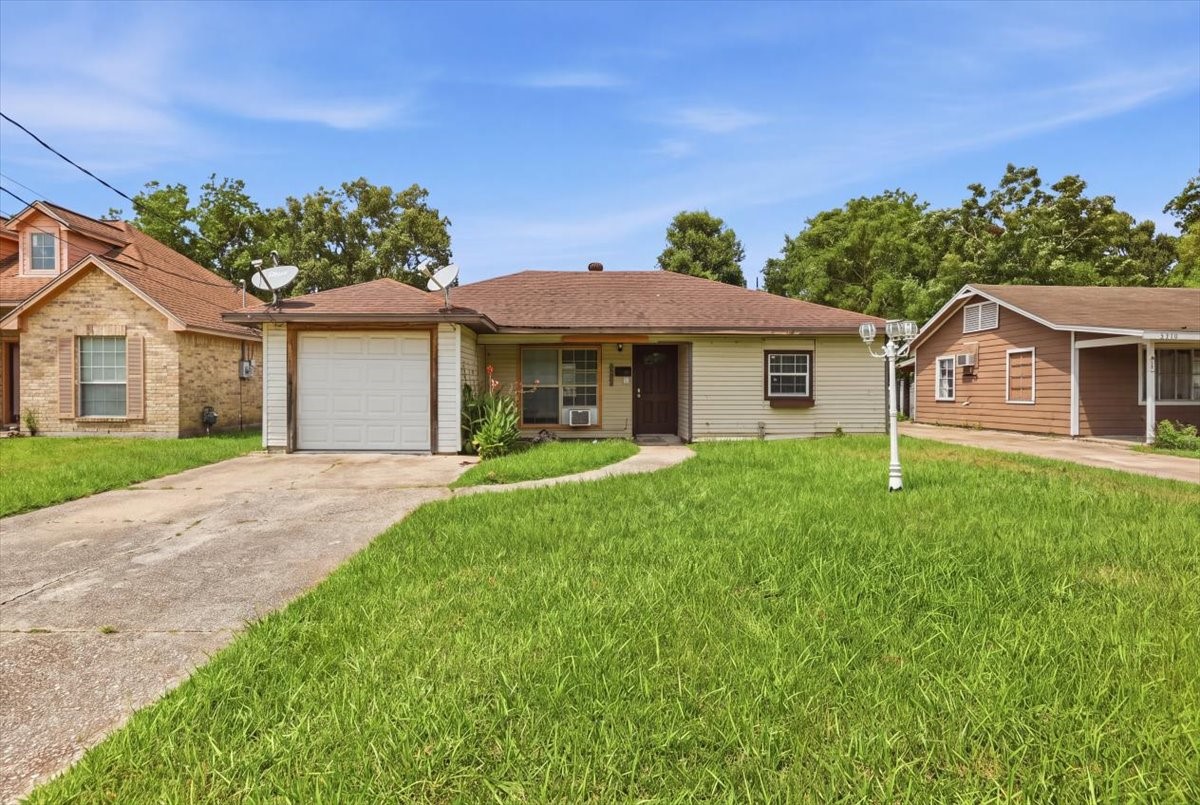 2230 Toledo Street Property Photo 1
