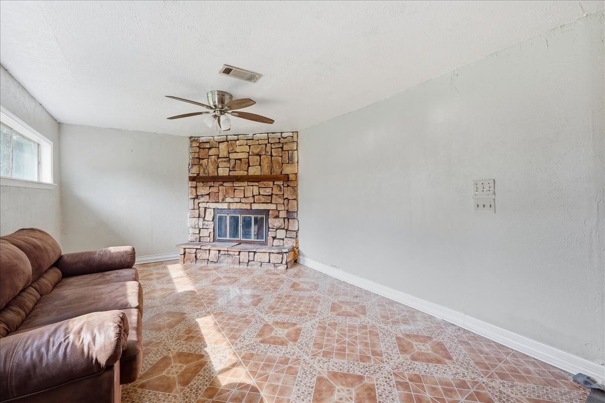 2230 Toledo Street Property Photo 6