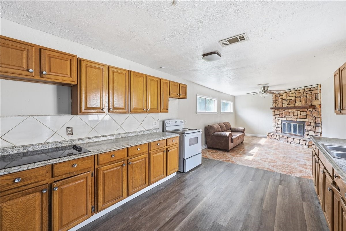 2230 Toledo Street Property Photo 7