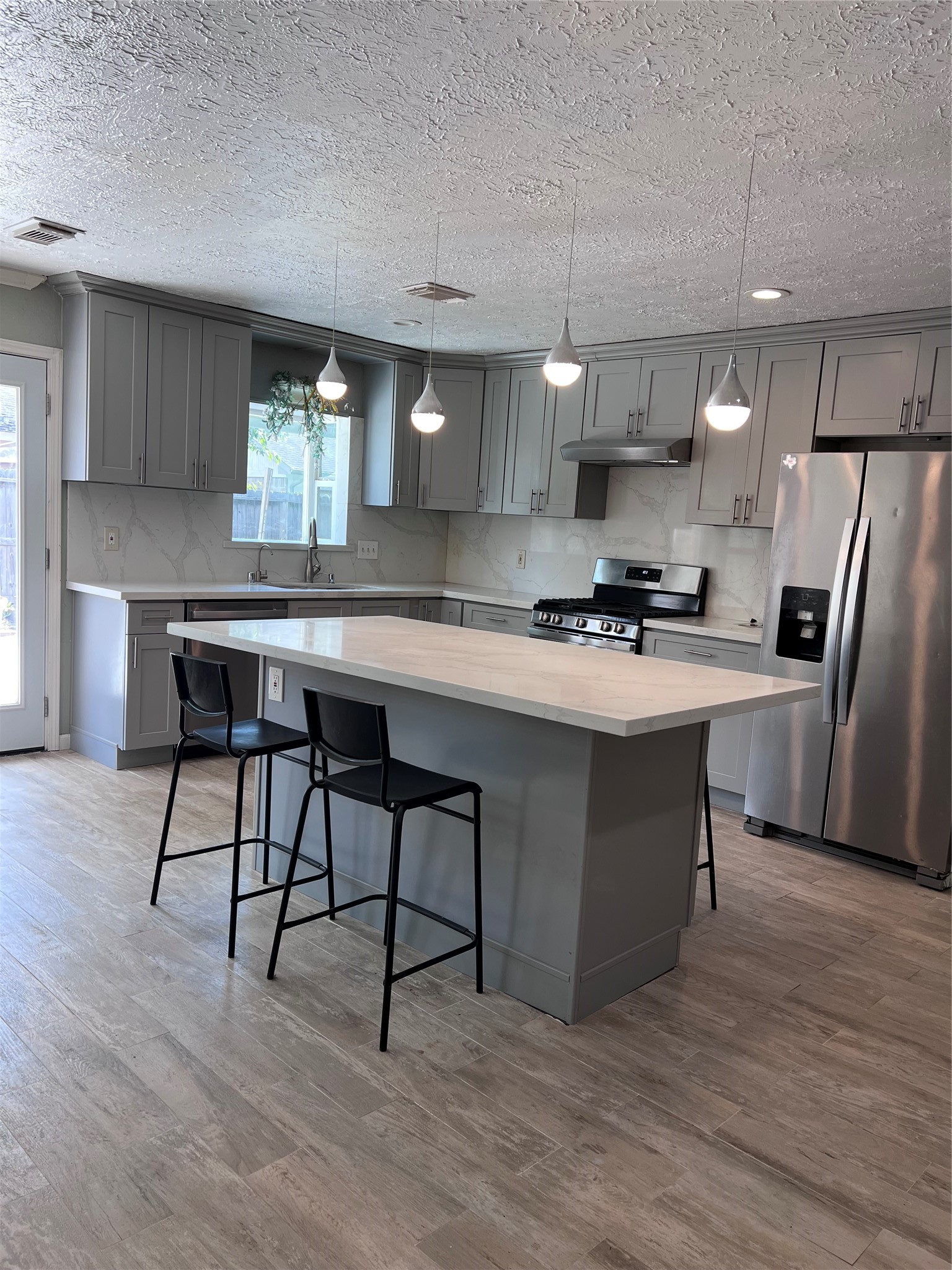 7819 Trabajo Drive Property Photo 3