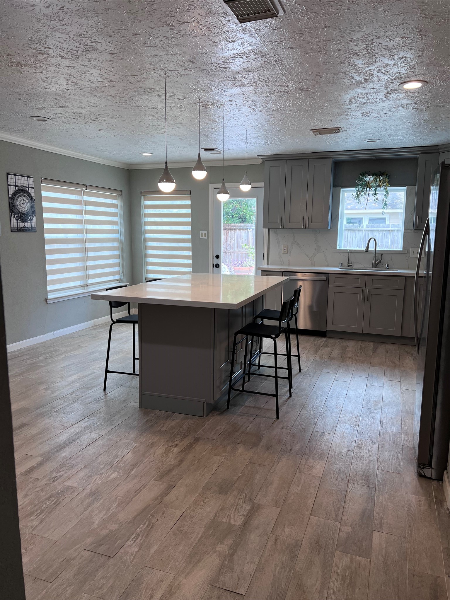 7819 Trabajo Drive Property Photo 4