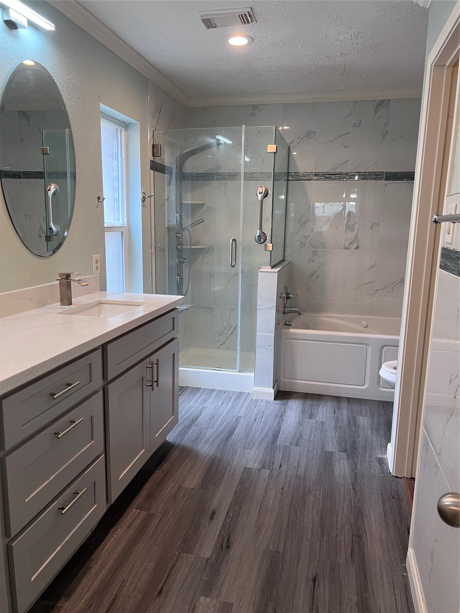 7819 Trabajo Drive Property Photo 9