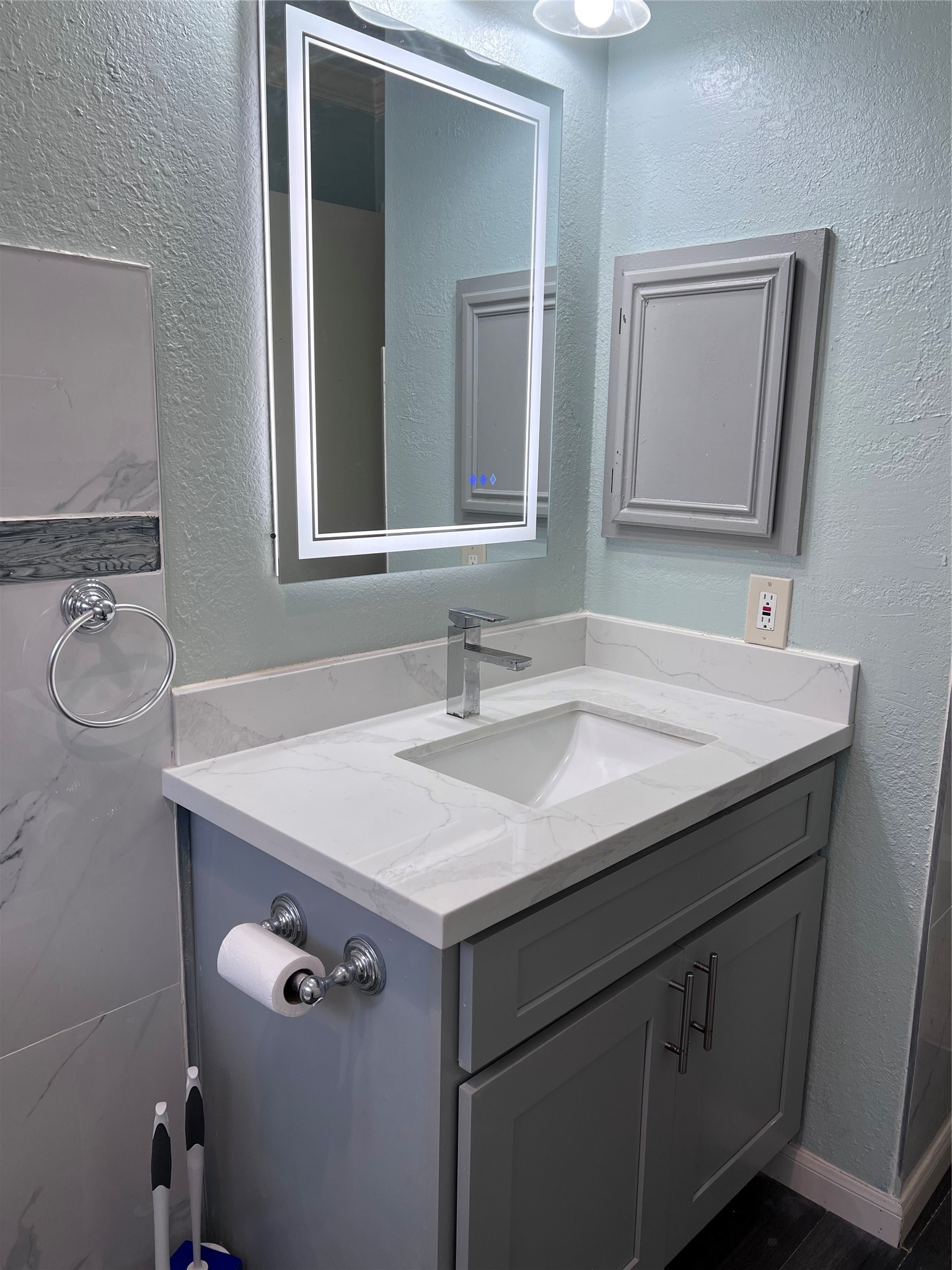 7819 Trabajo Drive Property Photo 12