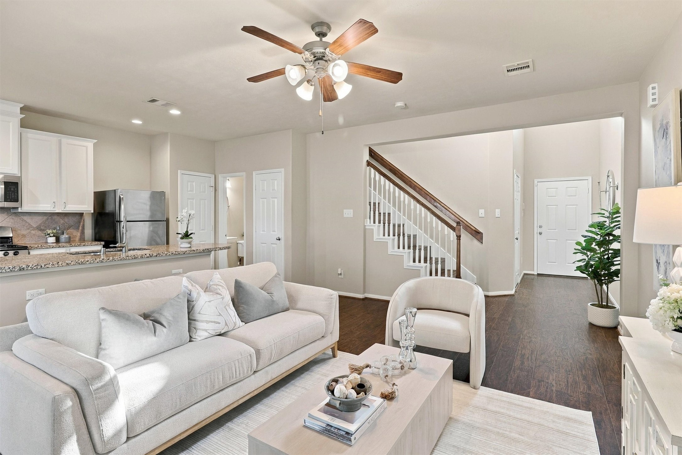 8323 Lamond Lane Property Photo 6