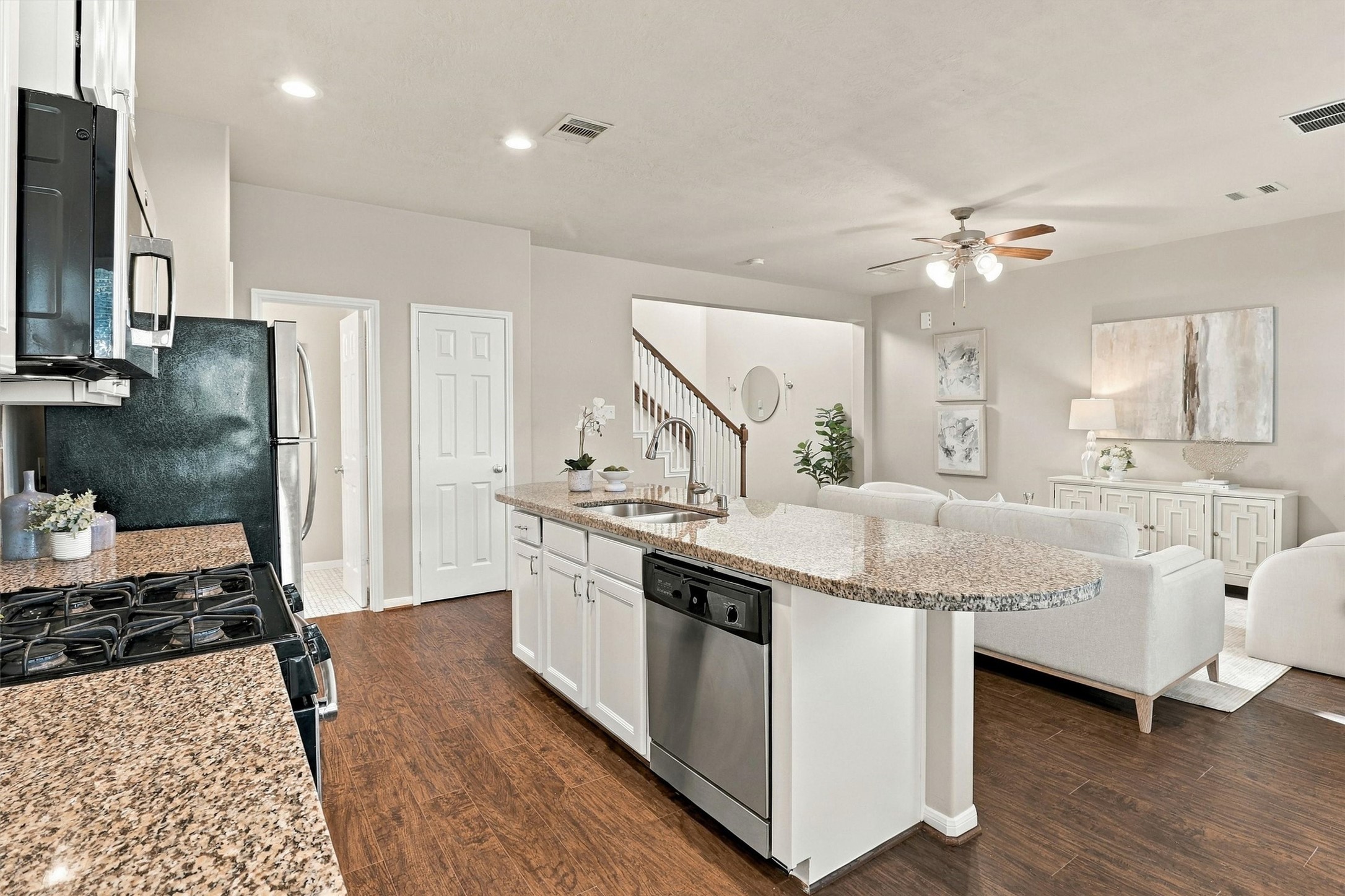 8323 Lamond Lane Property Photo 10
