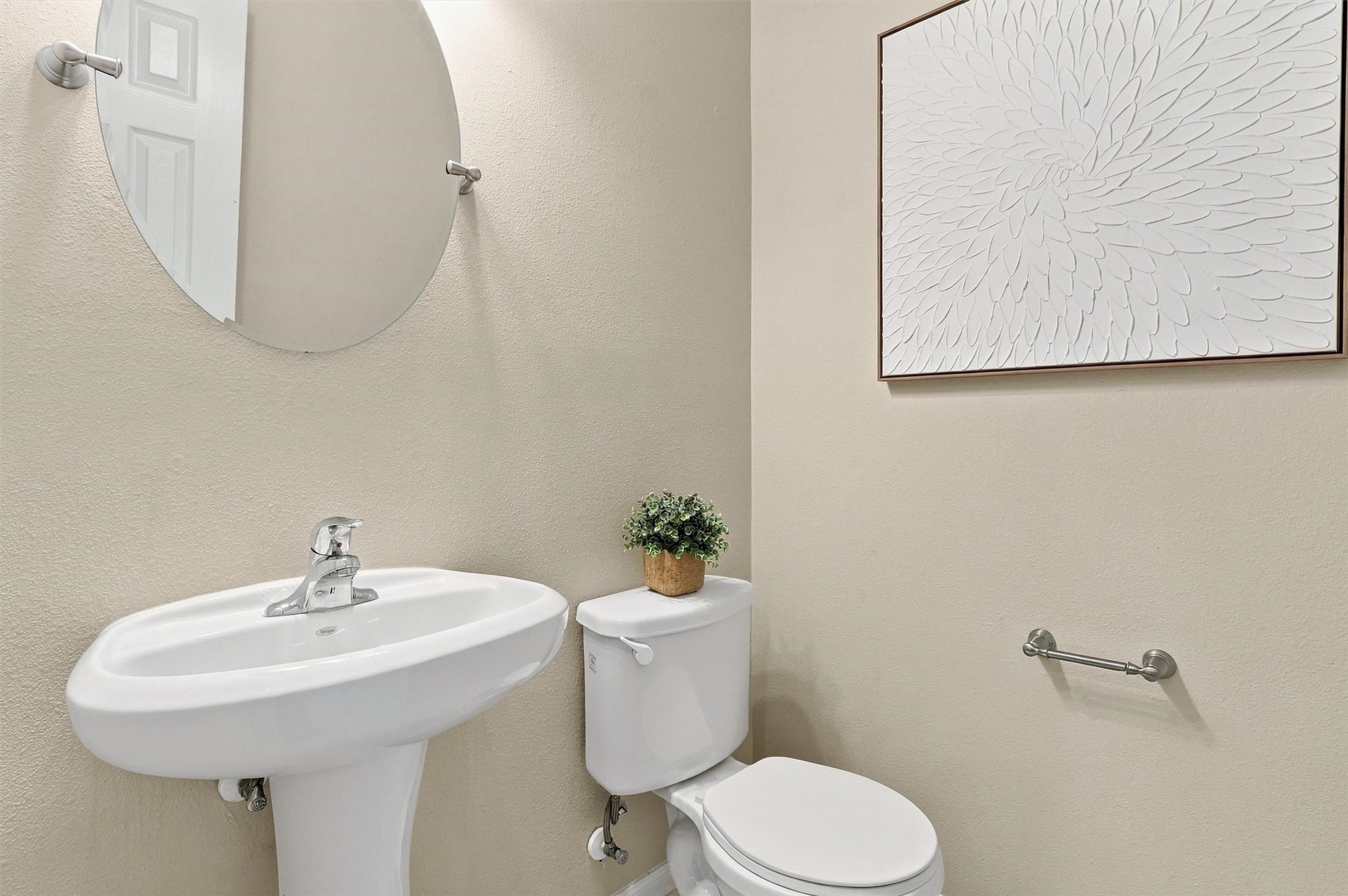 8323 Lamond Lane Property Photo 12