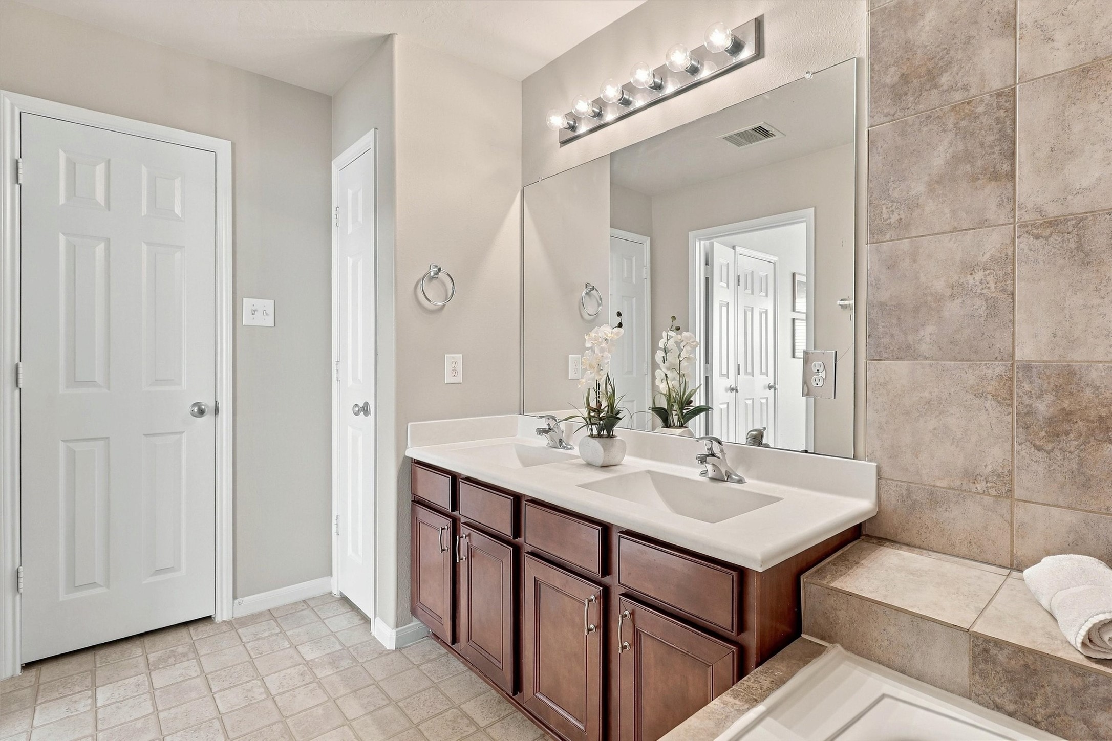 8323 Lamond Lane Property Photo 23