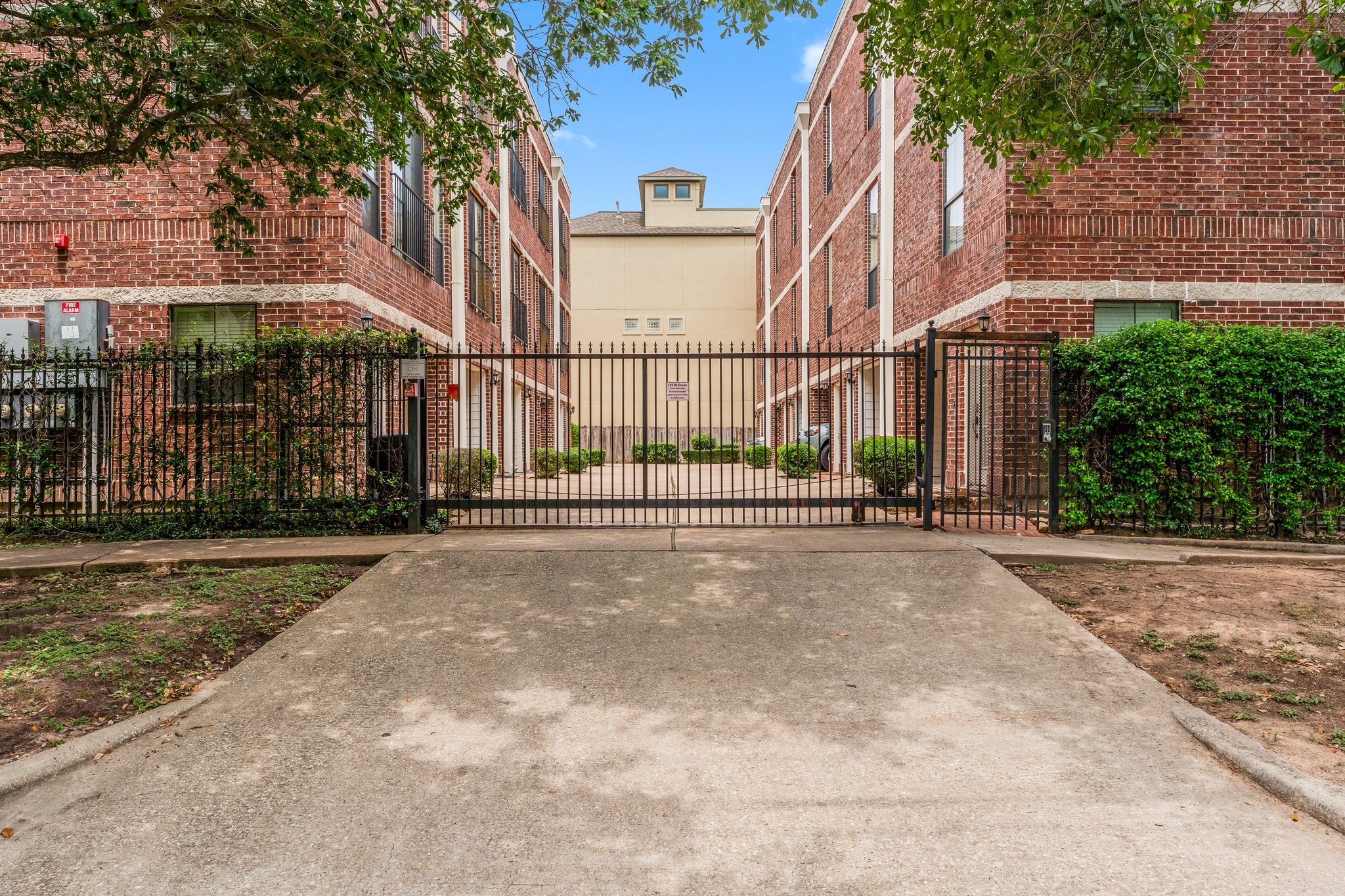 118 Mcgowen Street E Property Photo 1