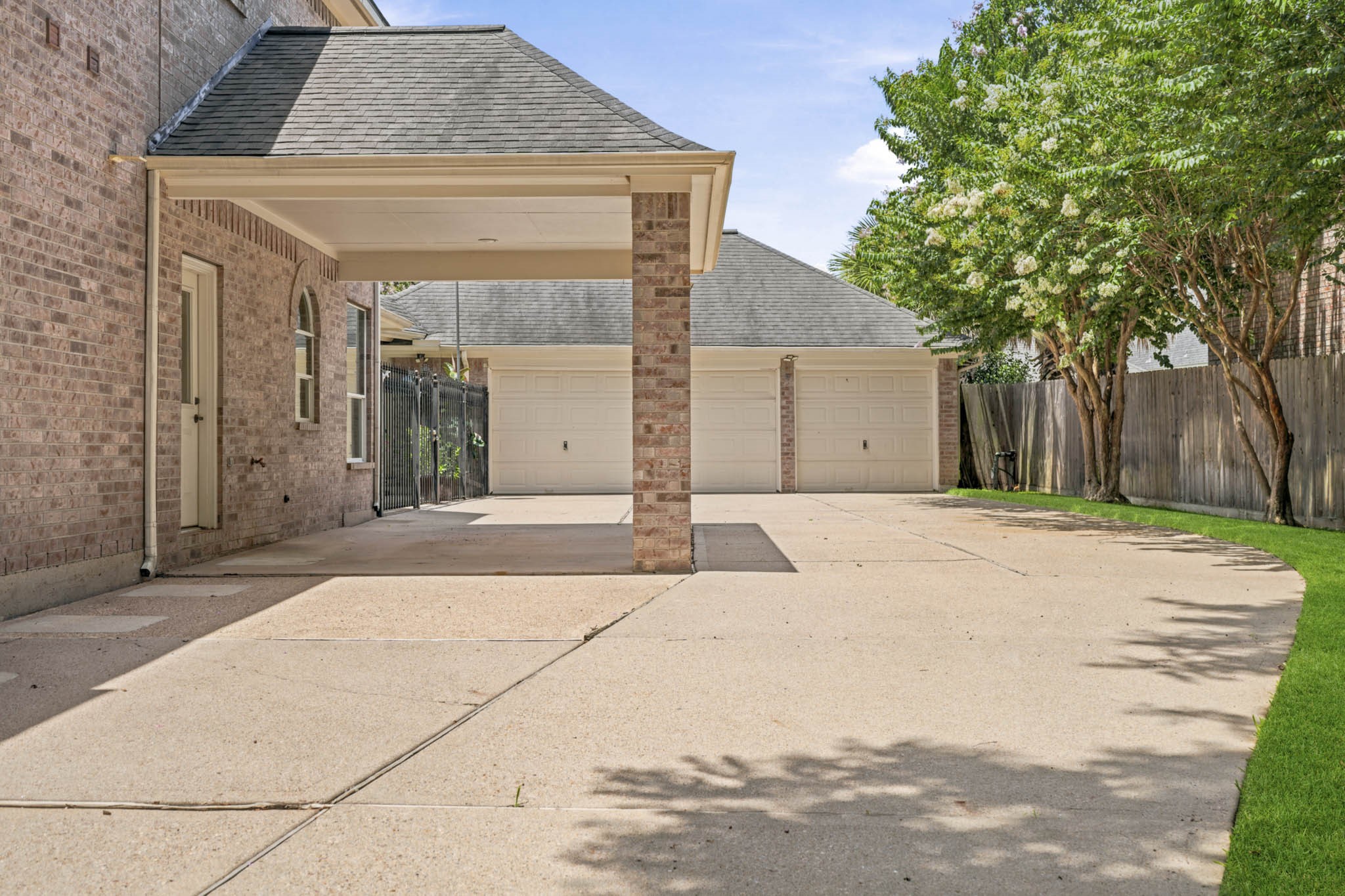 4319 Lake Lavon Court Property Photo 3