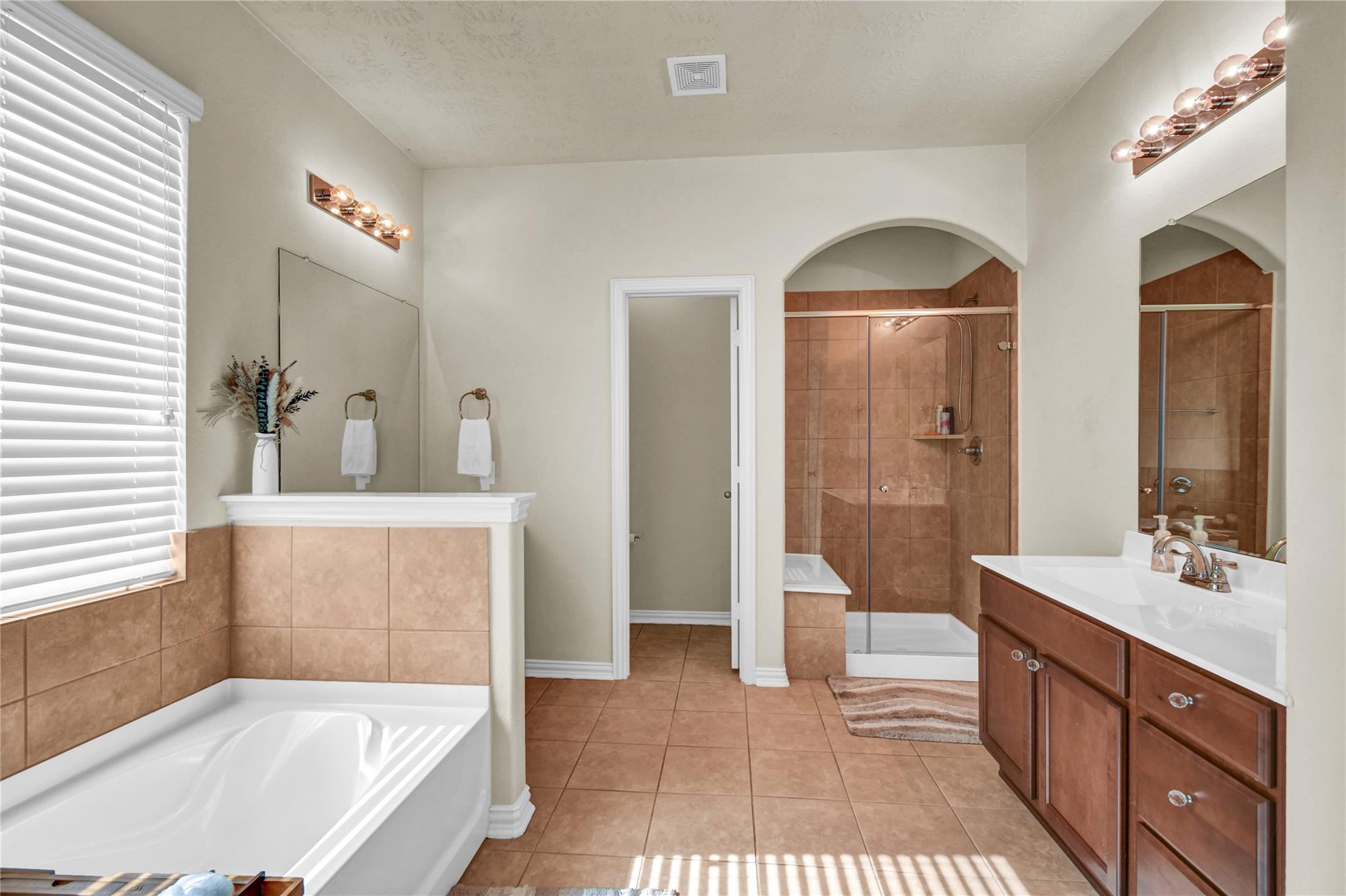 108 Woodridge Crossing Property Photo 13