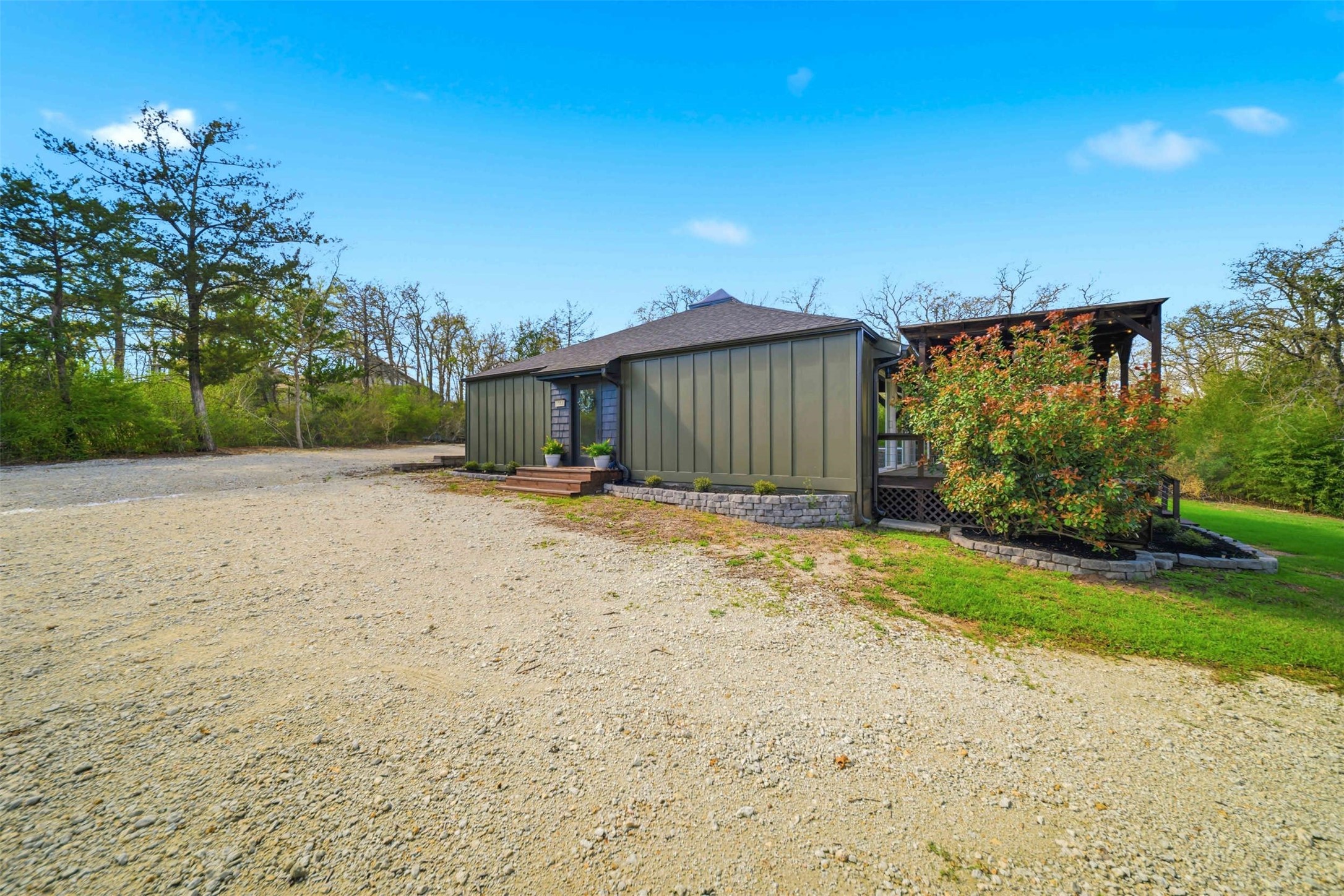8052 Perry Lane Property Photo 6