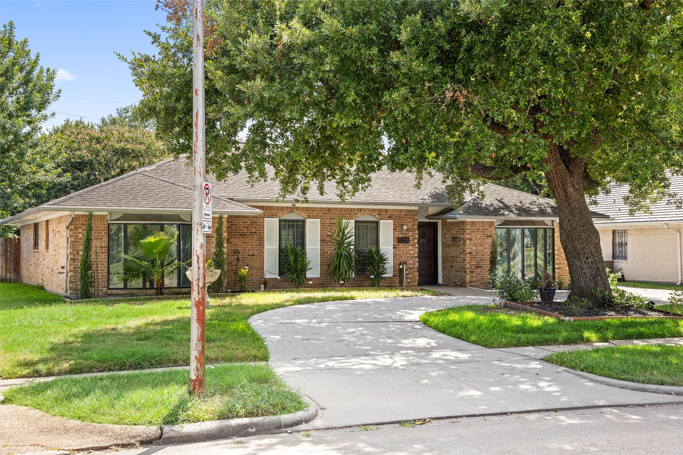 5827 S Braeswood Boulevard Property Photo 1