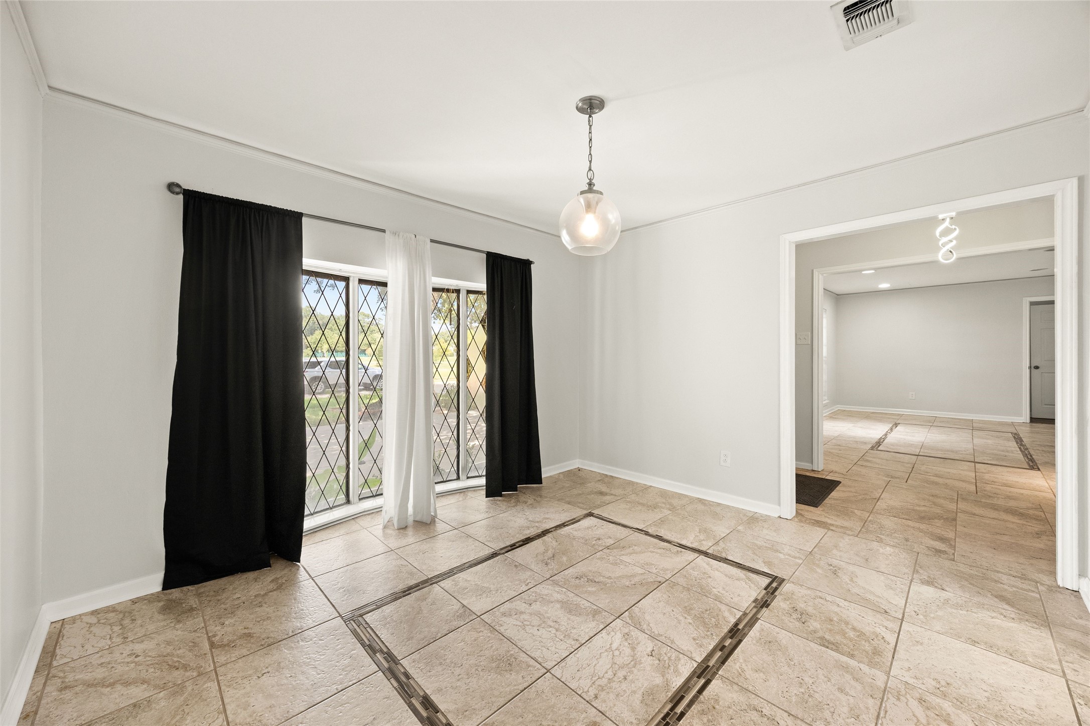 5827 S Braeswood Boulevard Property Photo 8