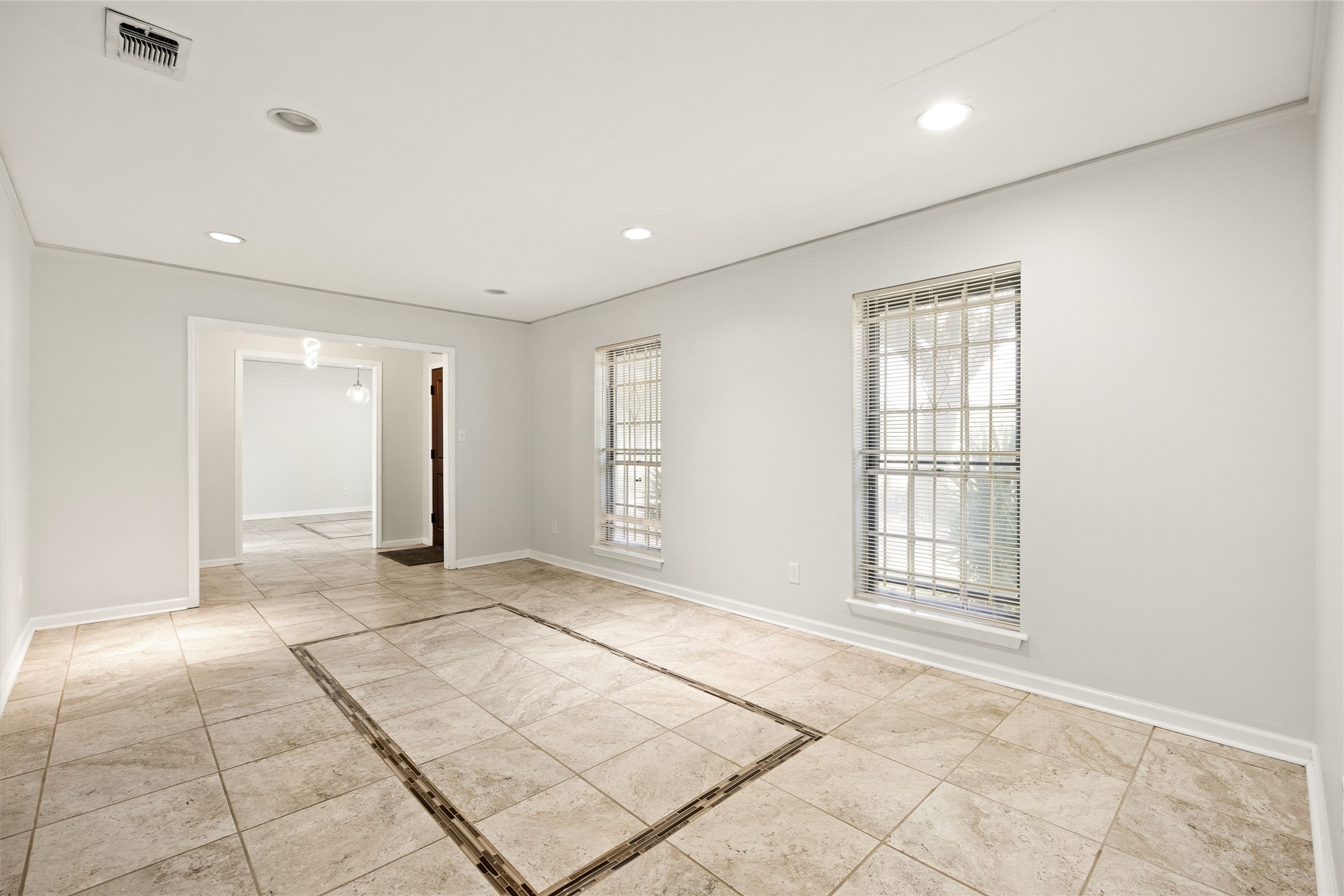 5827 S Braeswood Boulevard Property Photo 9