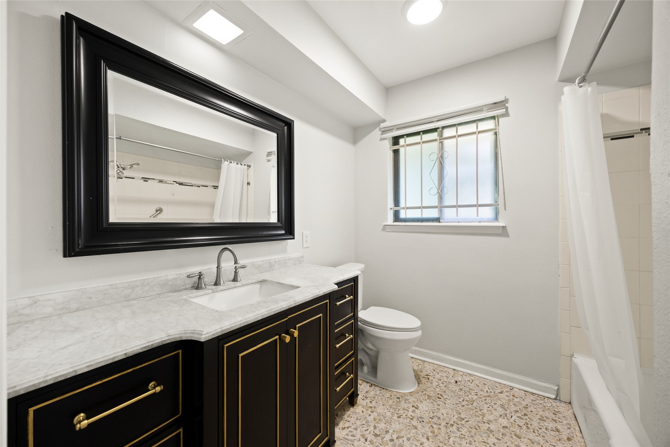 5827 S Braeswood Boulevard Property Photo 18