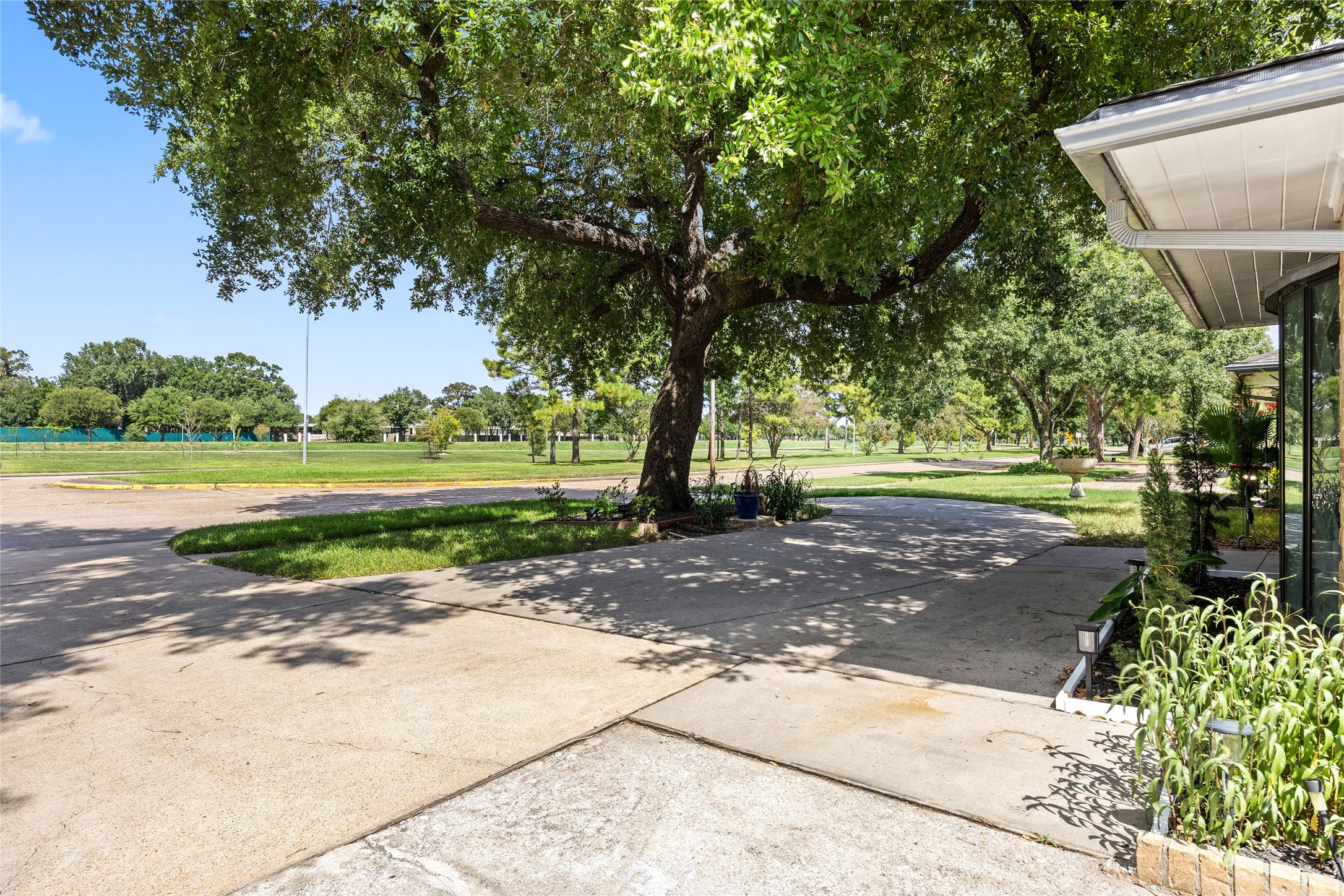 5827 S Braeswood Boulevard Property Photo 33