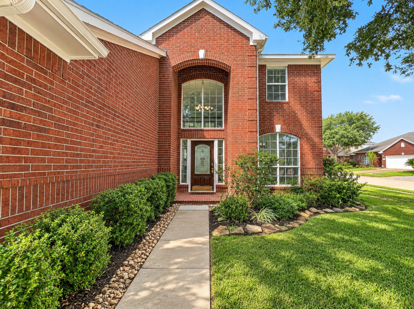 6043 Heathmoor Lane Property Photo 4