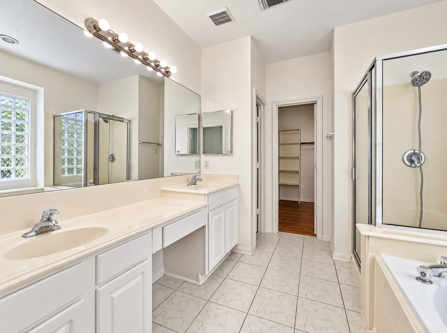 6043 Heathmoor Lane Property Photo 16