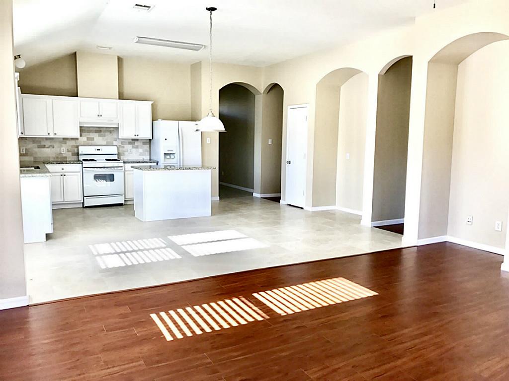 30318 Emerson Creek Drive Property Photo 11