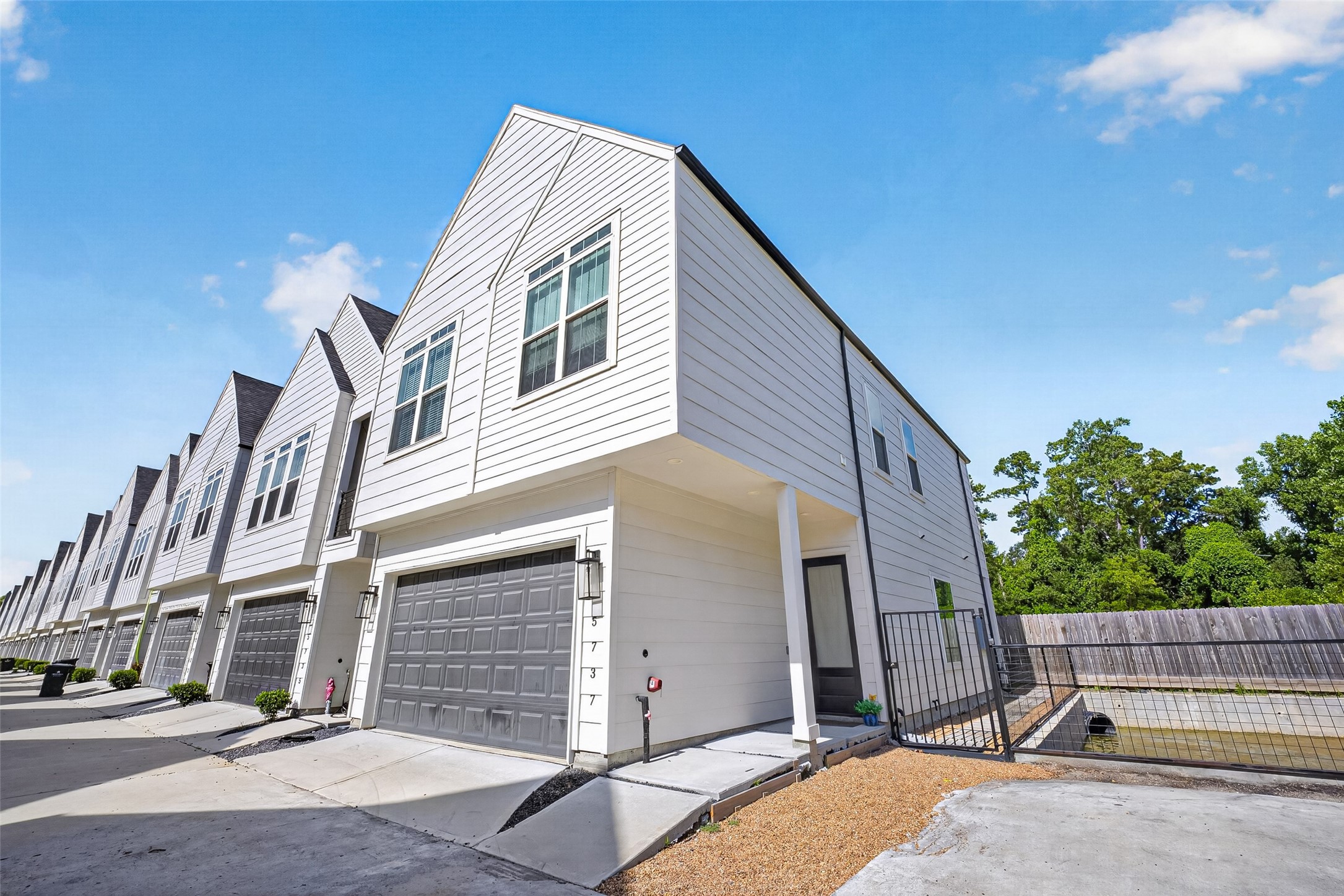 5737 White Magnolia Street Property Photo 1