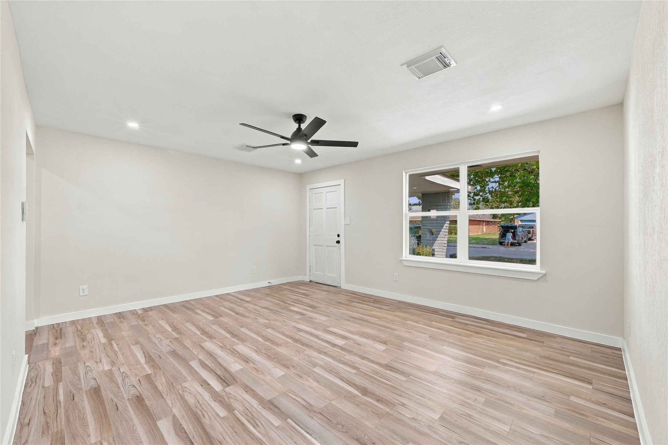 6710 Glen Rock Drive Property Photo 9