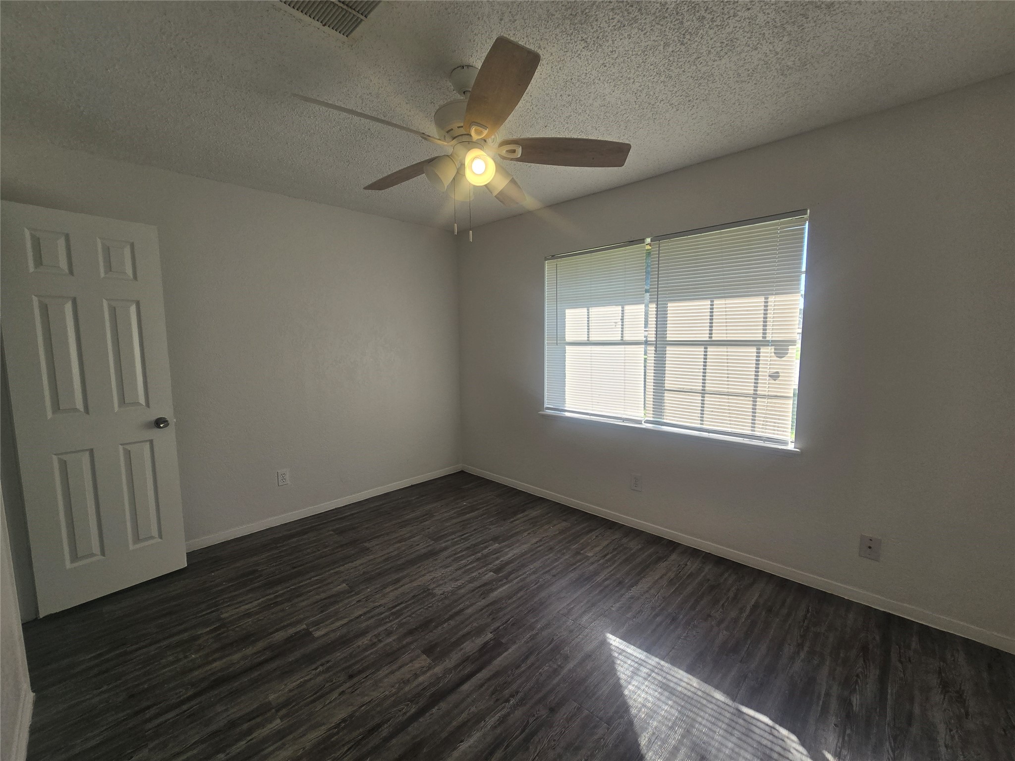 7518 Hummingbird Lane Property Photo 6