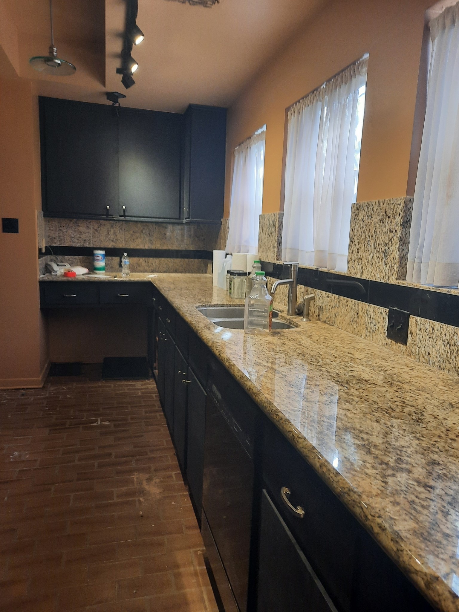 2118 Fulham Court Property Photo 3