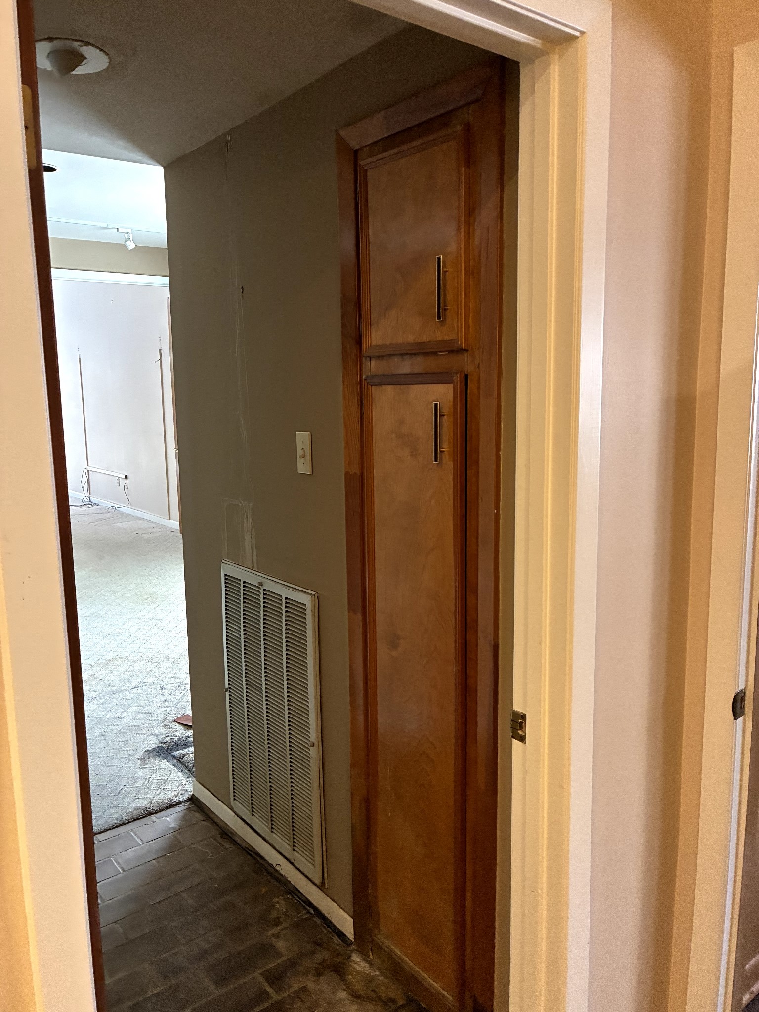 2118 Fulham Court Property Photo 12