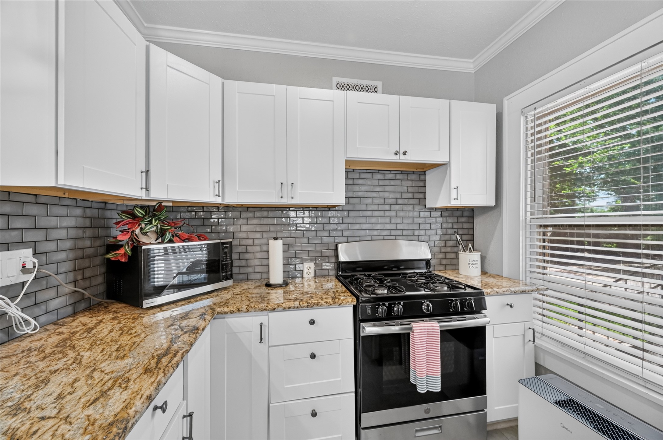 1824 Rosedale Street B Property Photo 12