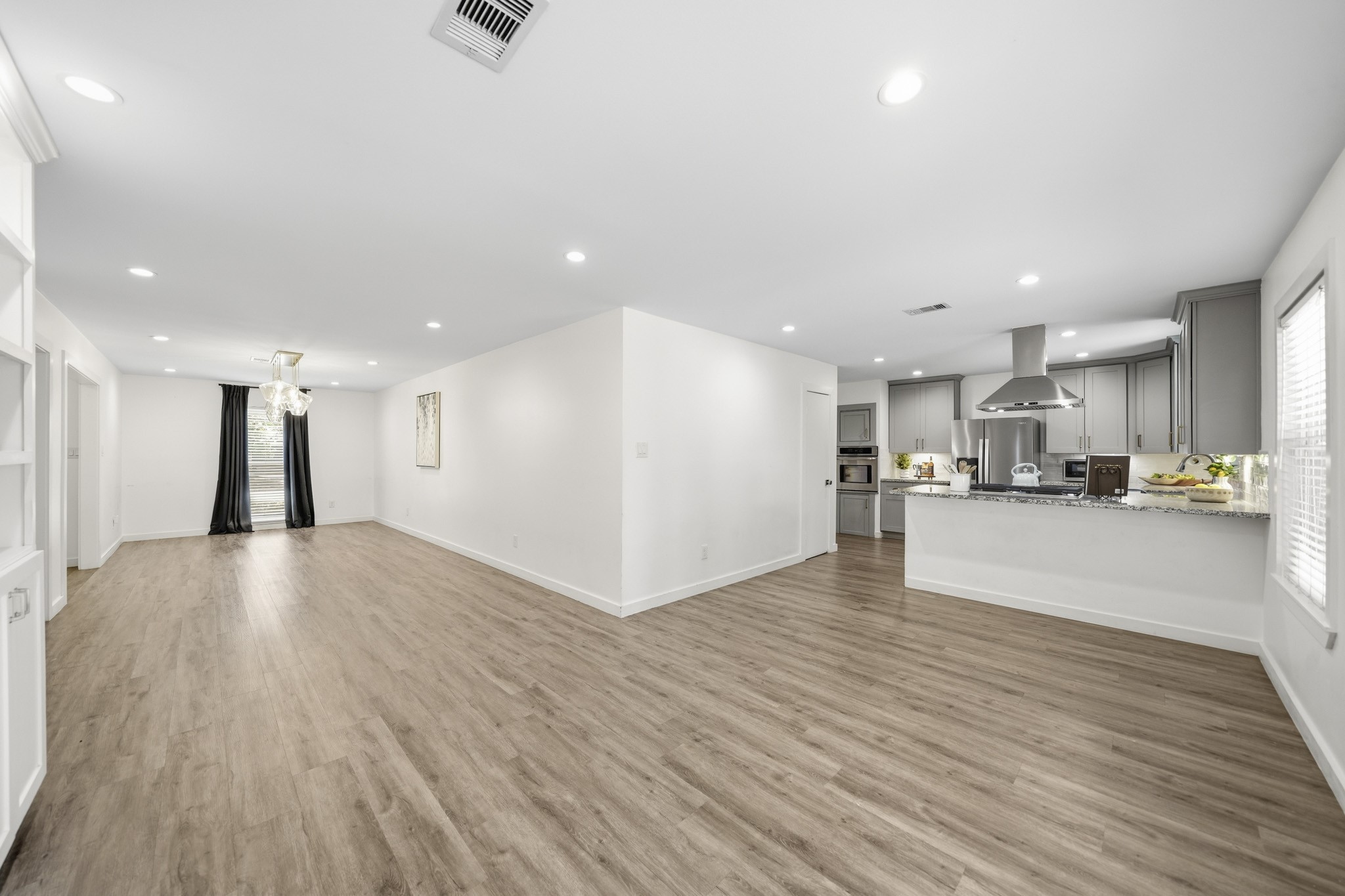 9634 Meadowglen Lane Property Photo 13