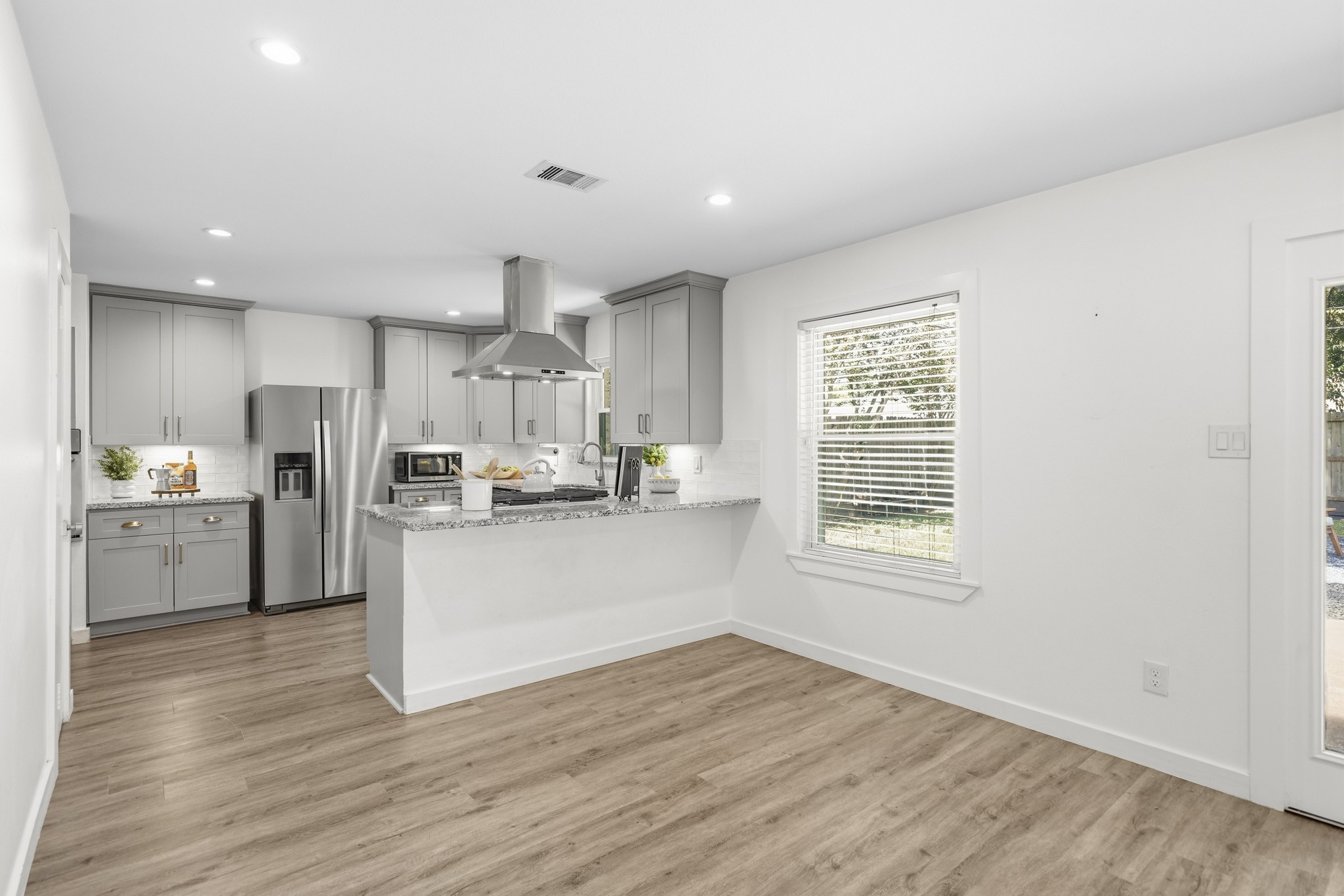 9634 Meadowglen Lane Property Photo 15
