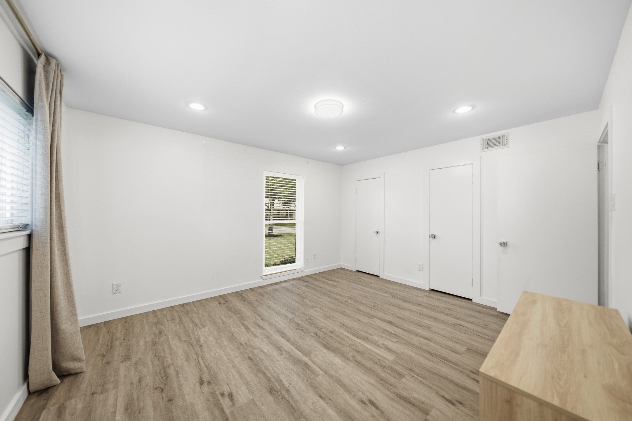 9634 Meadowglen Lane Property Photo 22