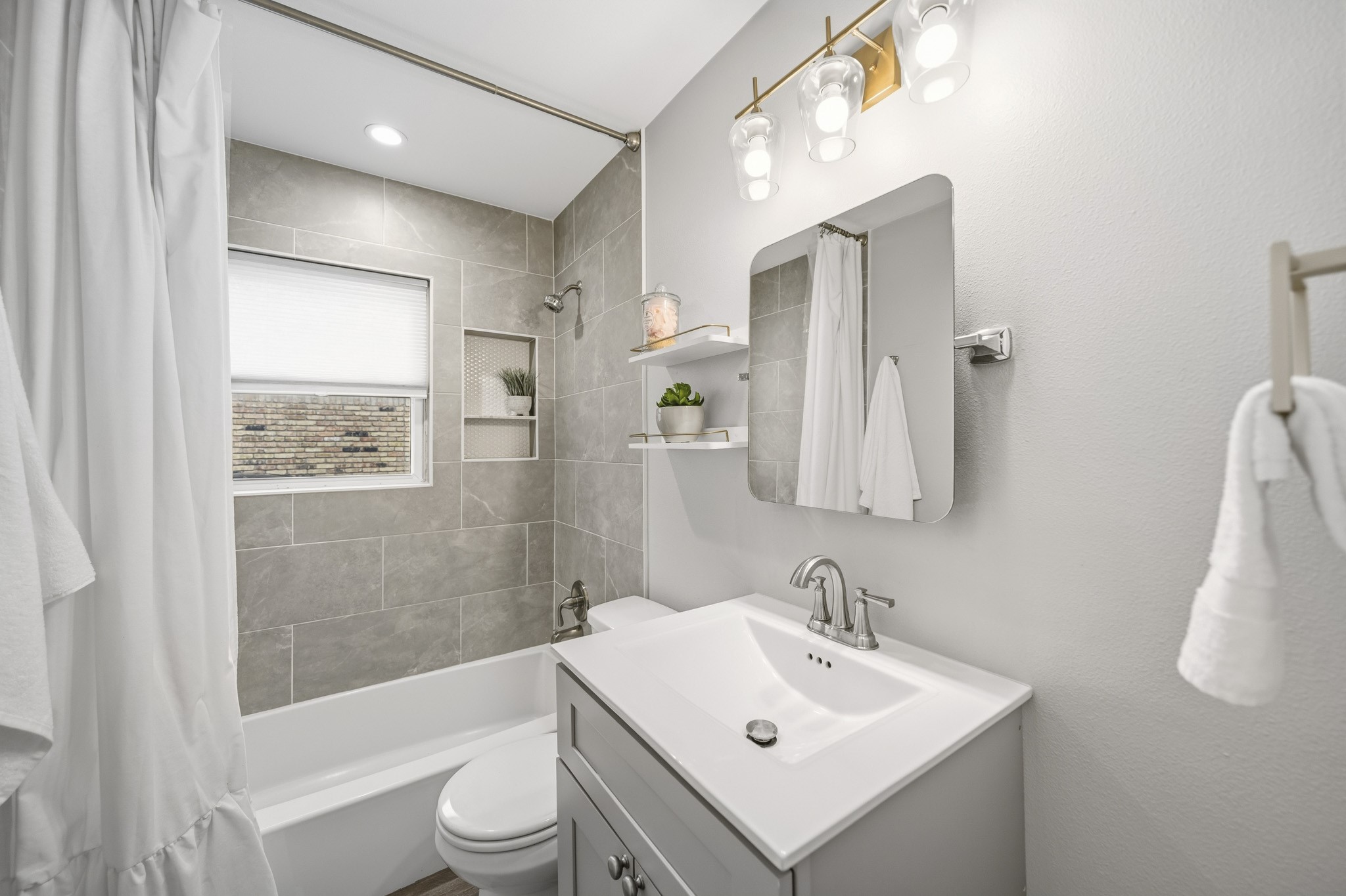 9634 Meadowglen Lane Property Photo 30