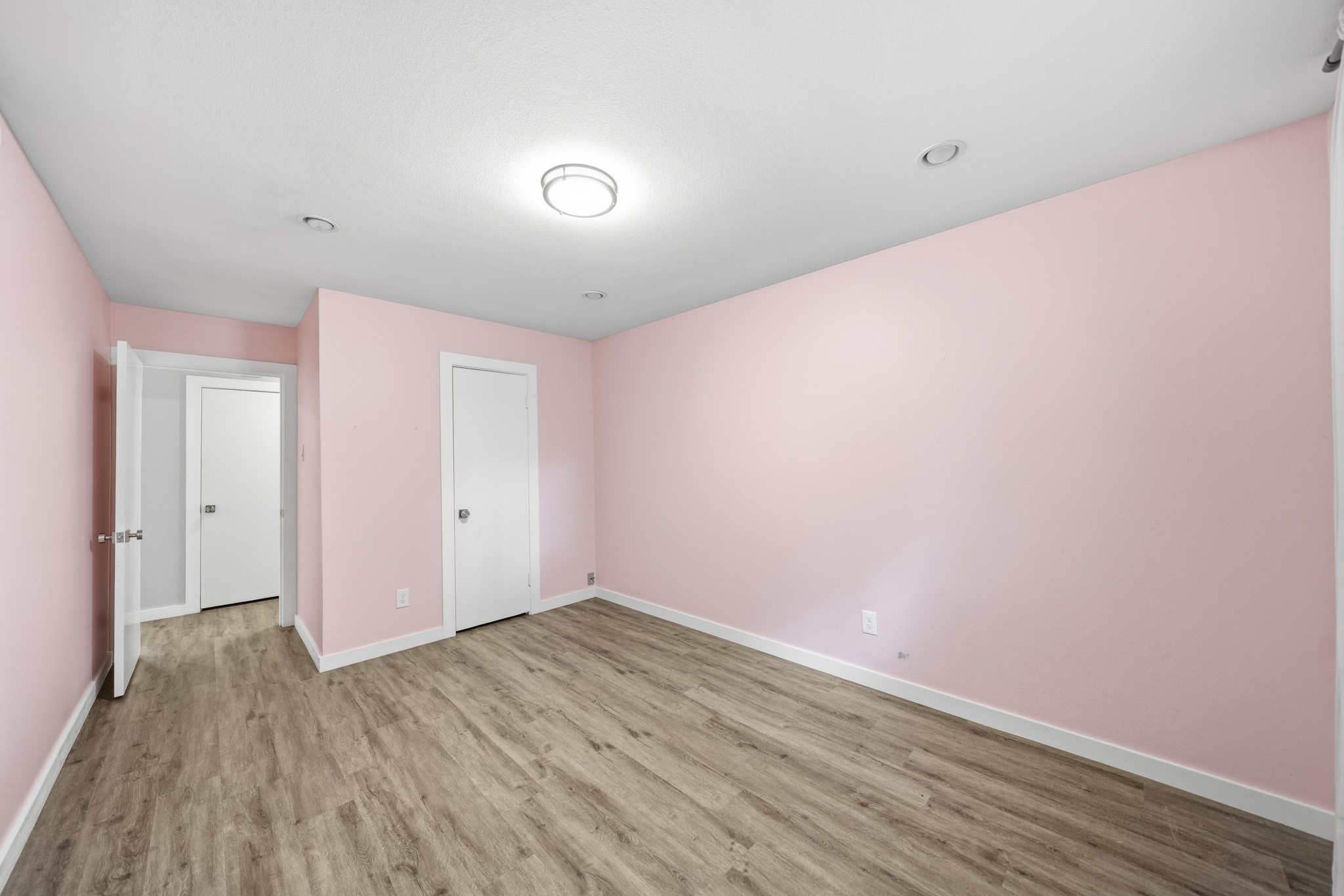 9634 Meadowglen Lane Property Photo 32