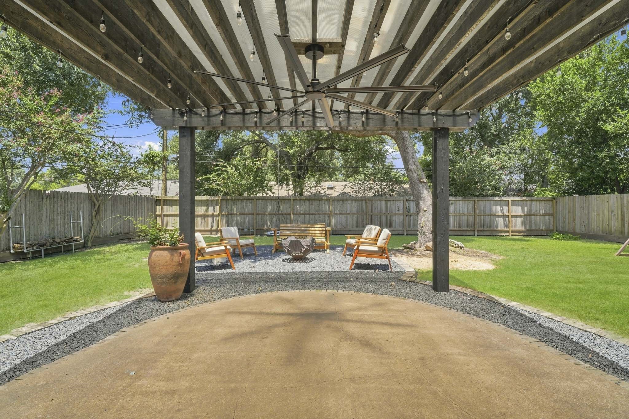 9634 Meadowglen Lane Property Photo 33
