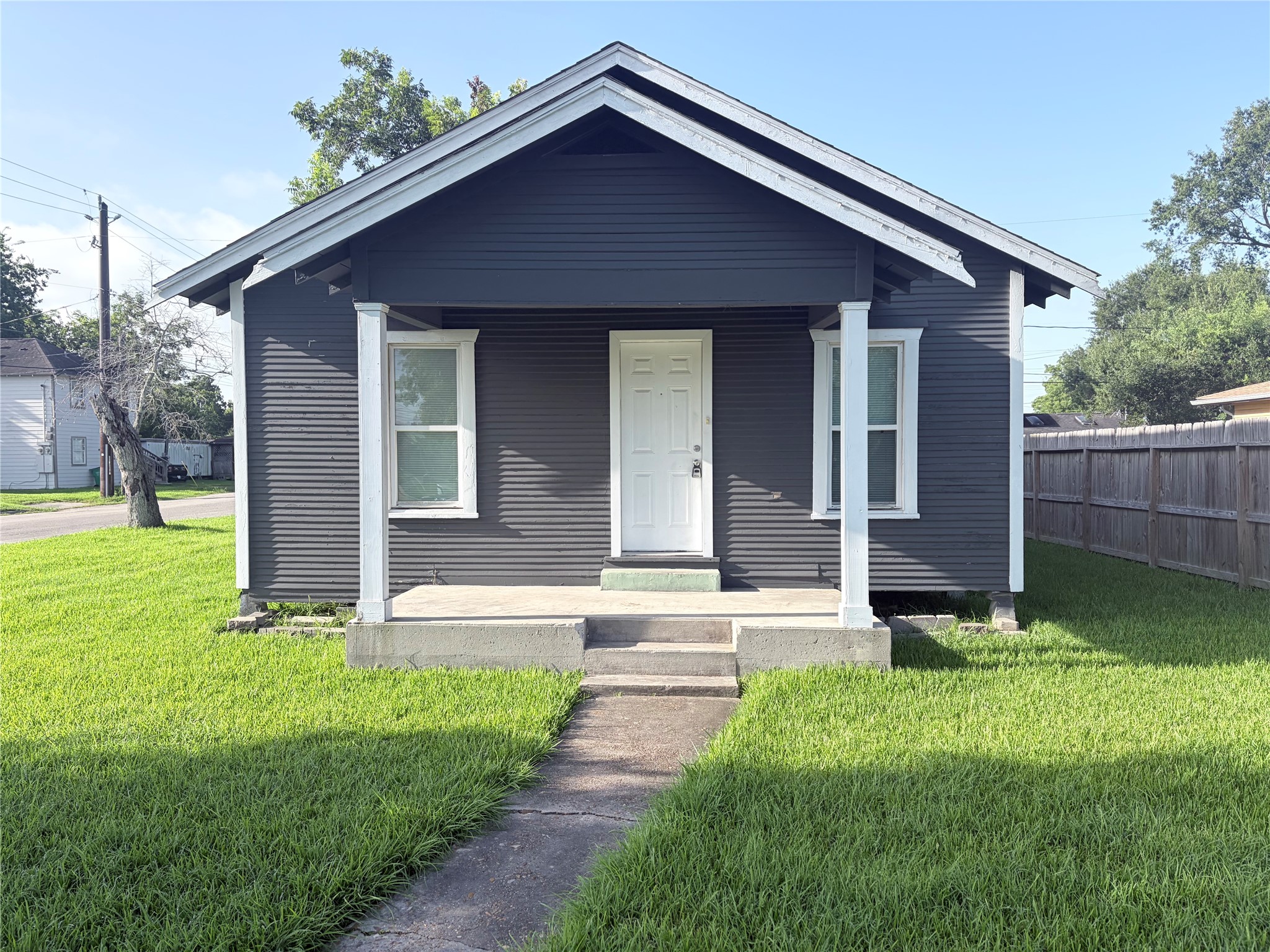 1401 Edison Street Property Photo 1