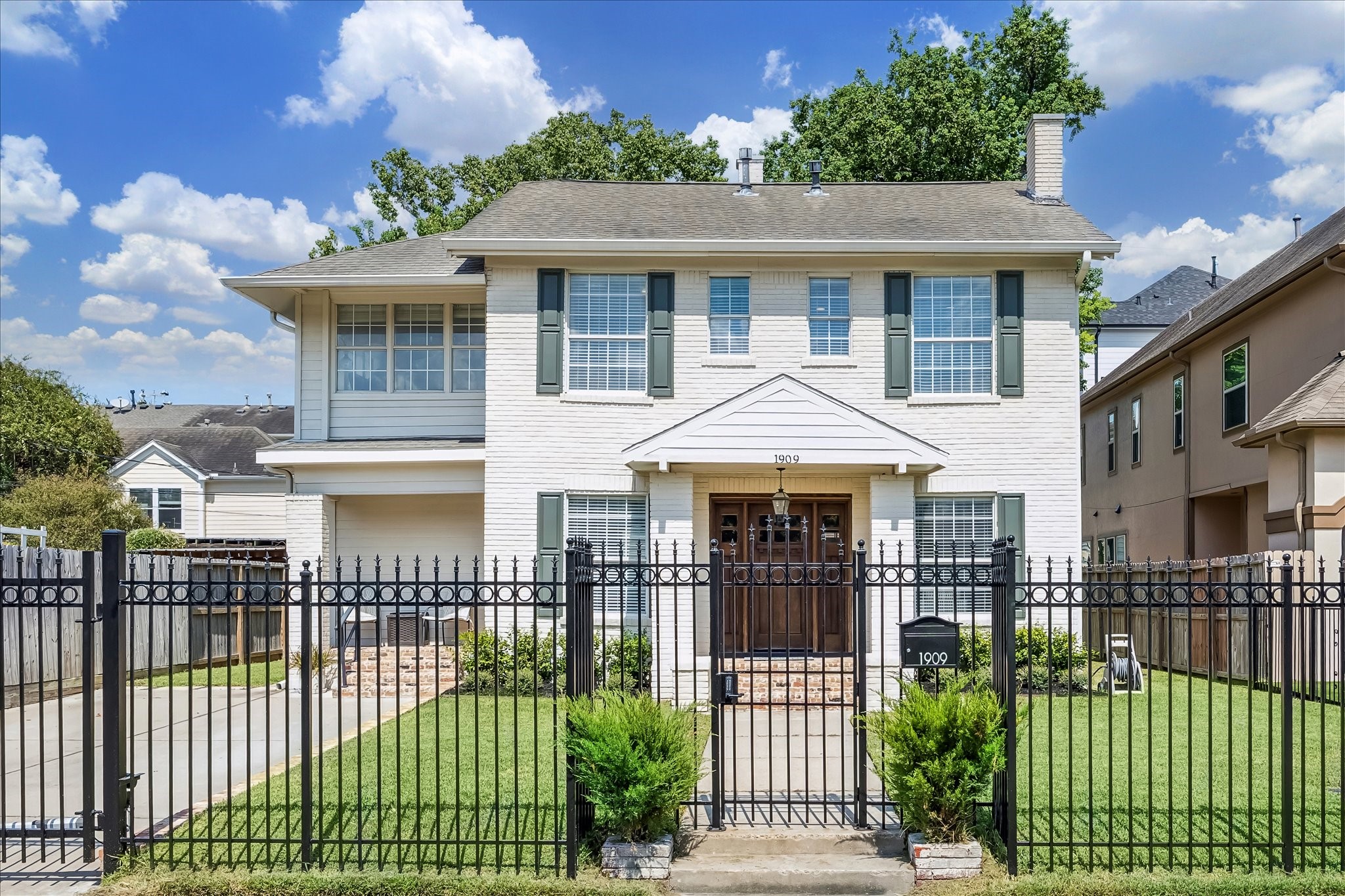 1909 Rosewood Street Property Photo 1