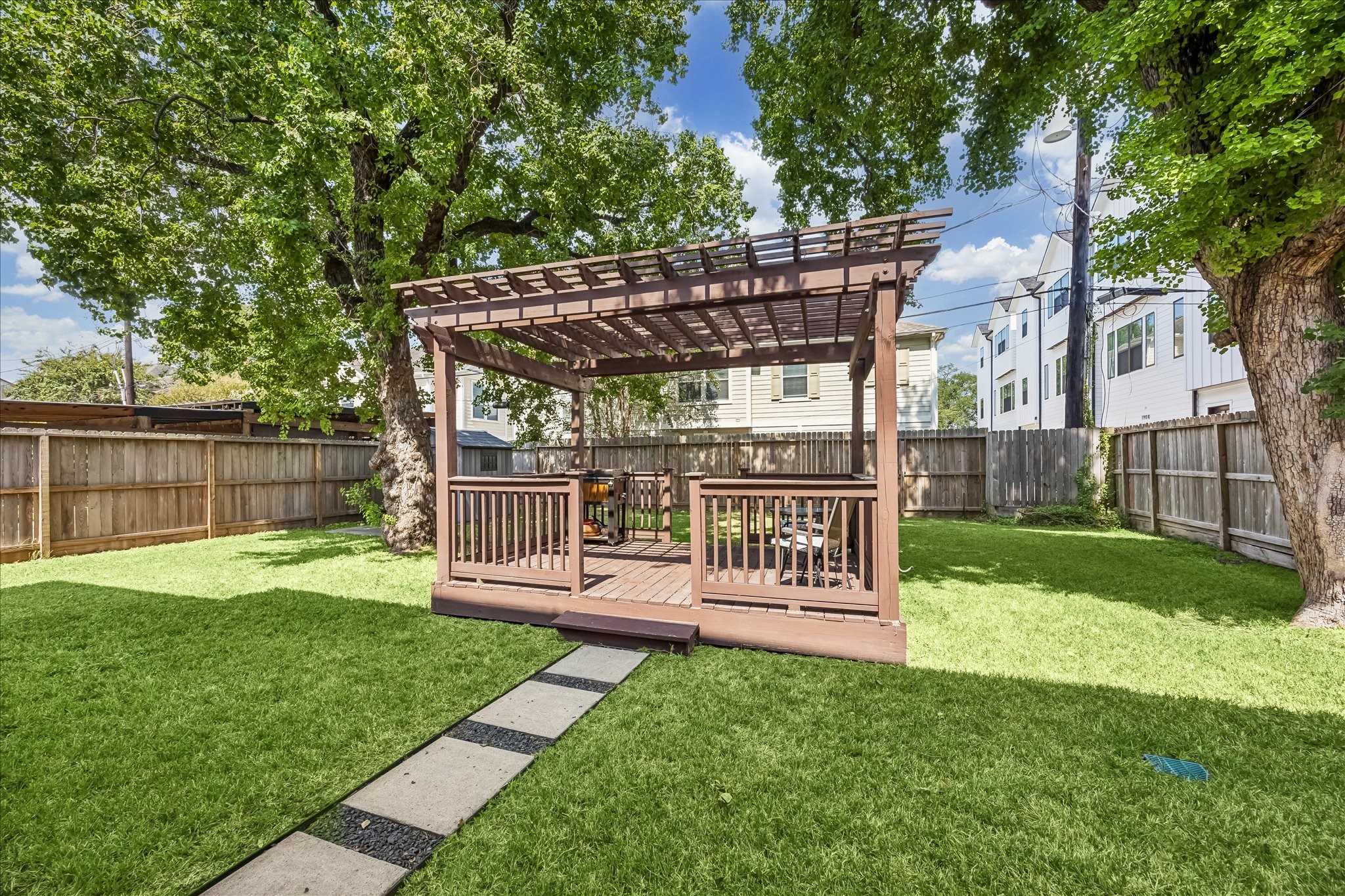 1909 Rosewood Street Property Photo 24
