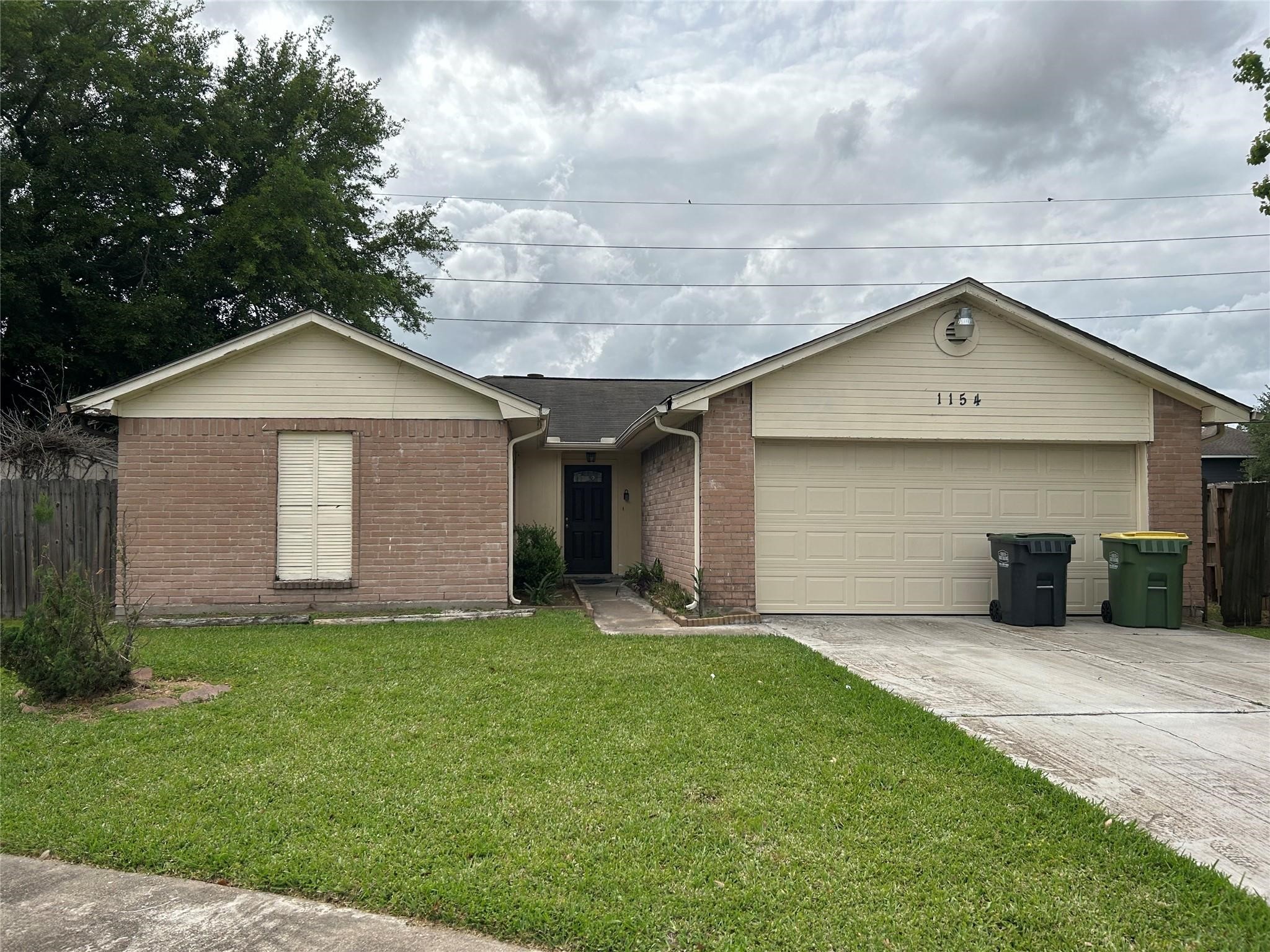 1154 W Brompton Drive Property Photo 2
