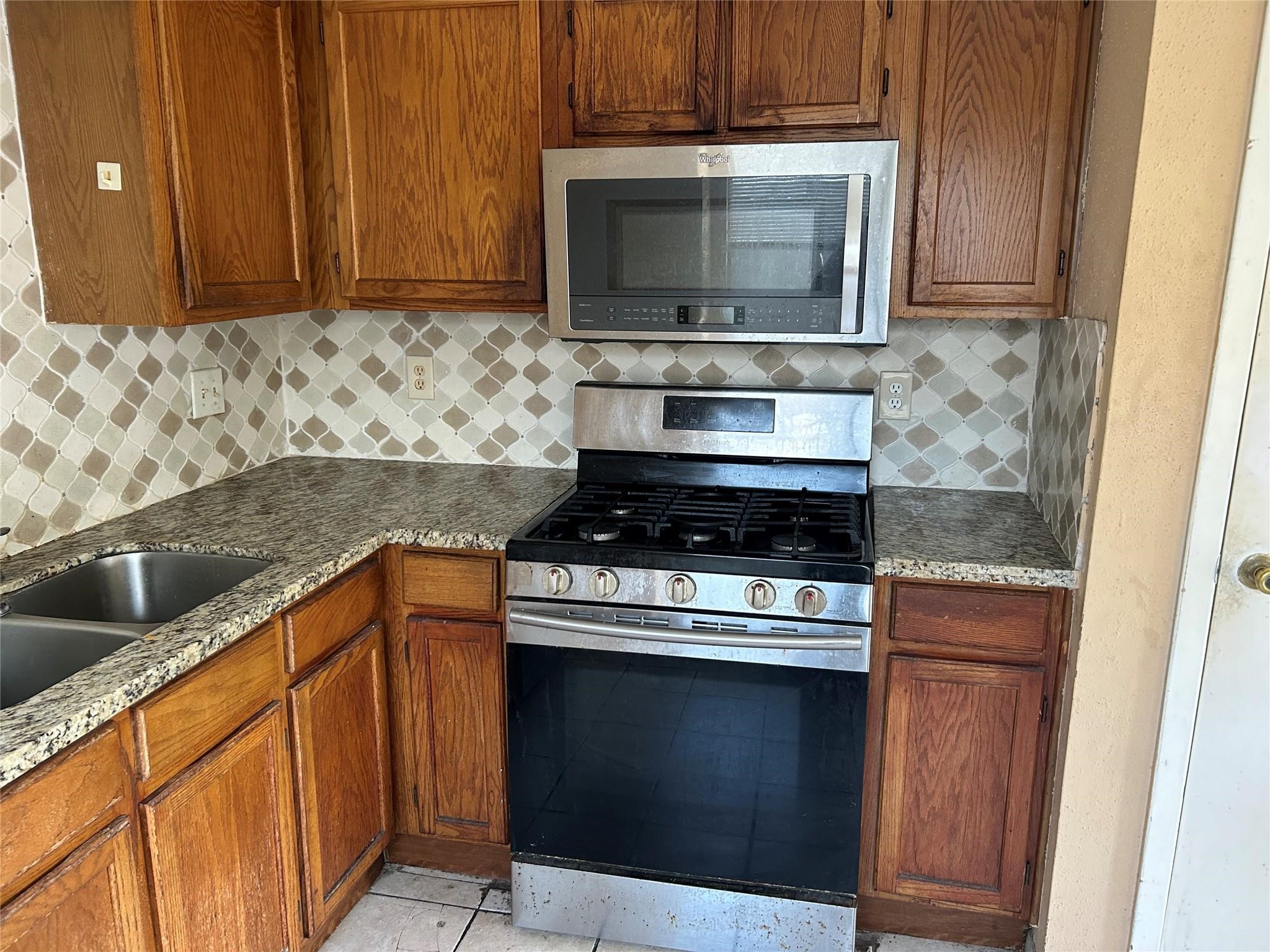1154 W Brompton Drive Property Photo 3