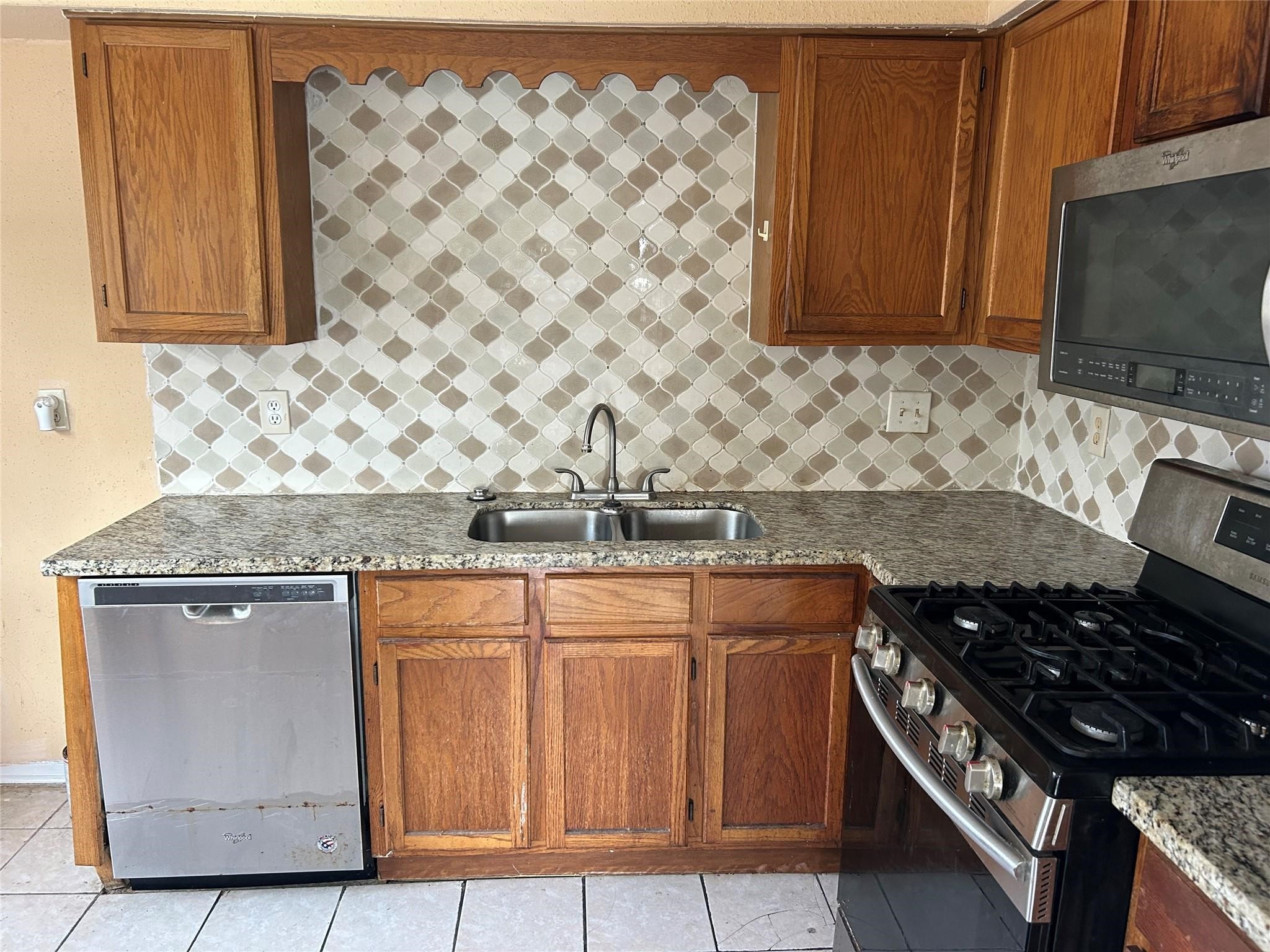 1154 W Brompton Drive Property Photo 4