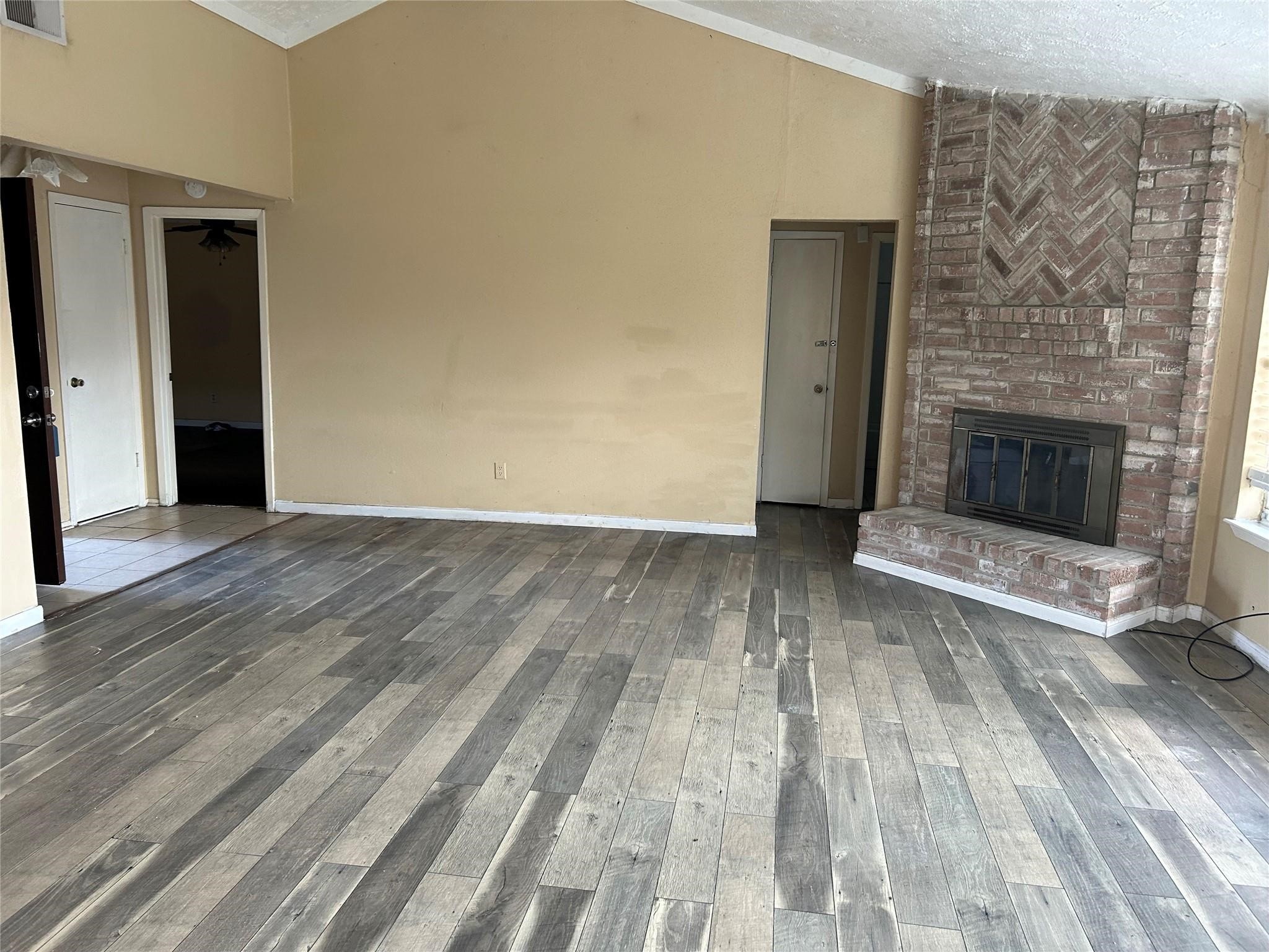 1154 W Brompton Drive Property Photo 6