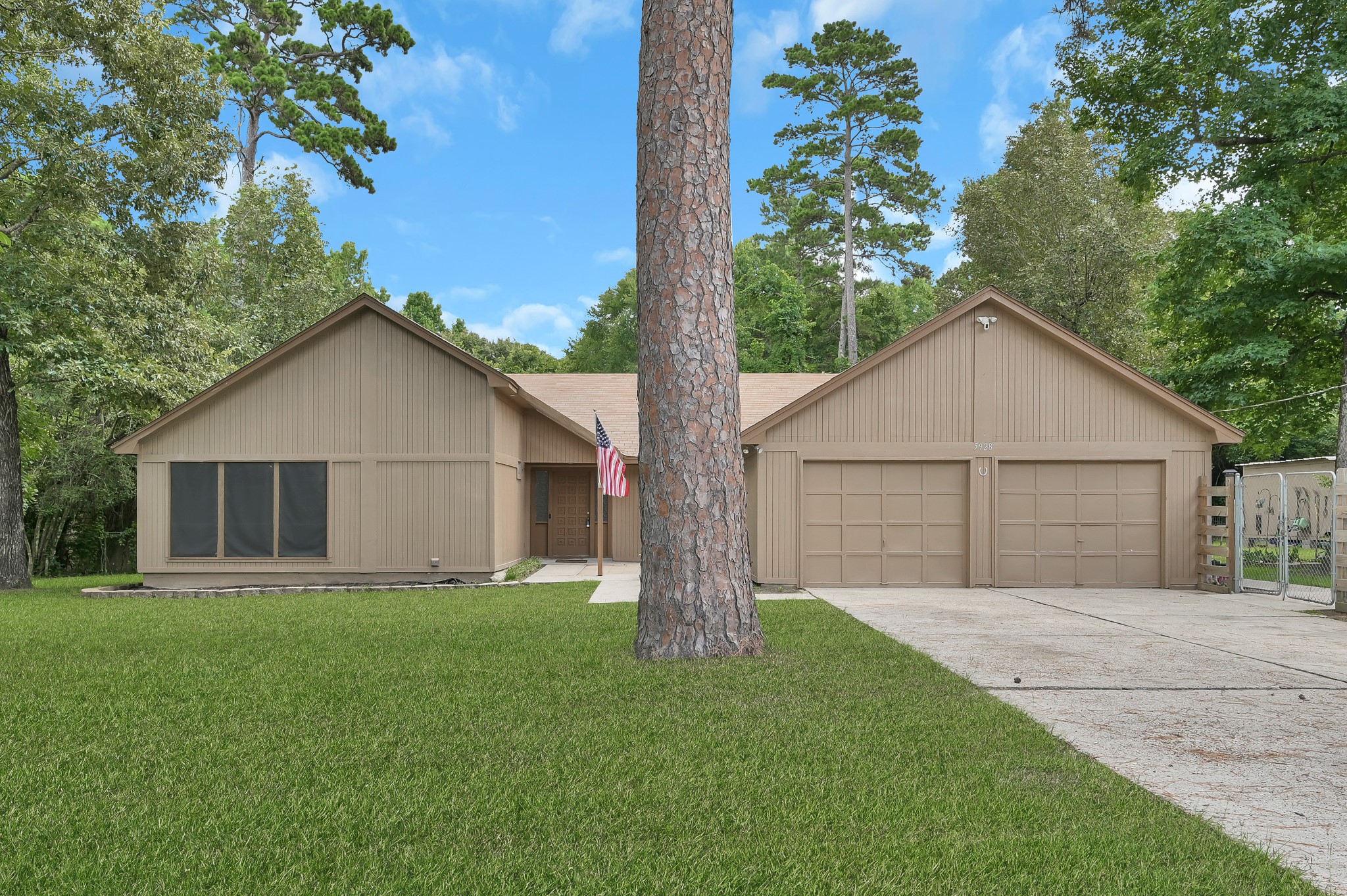 5928 Sinclair Drive Property Photo 1