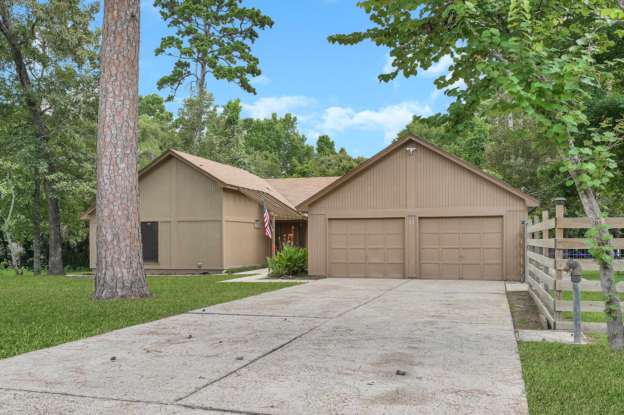 5928 Sinclair Drive Property Photo 2