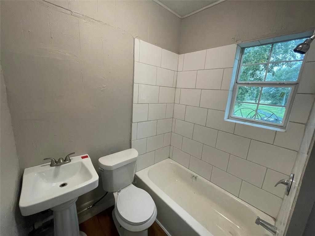 1016 Powell Street Property Photo 6