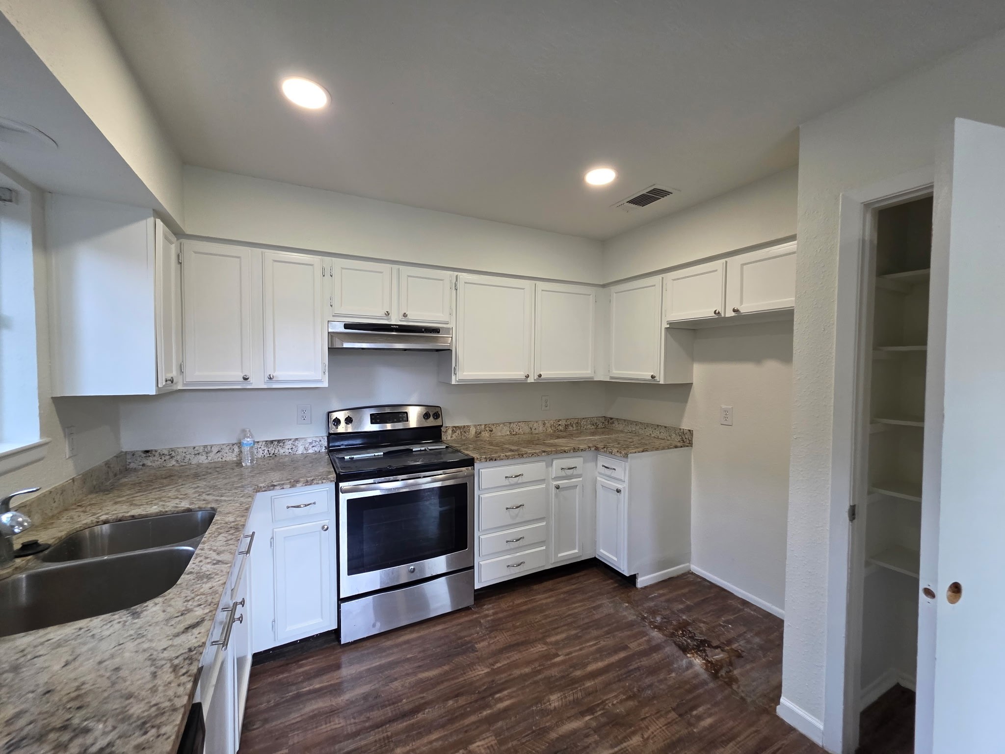 4927 Tealgate Drive Property Photo 4