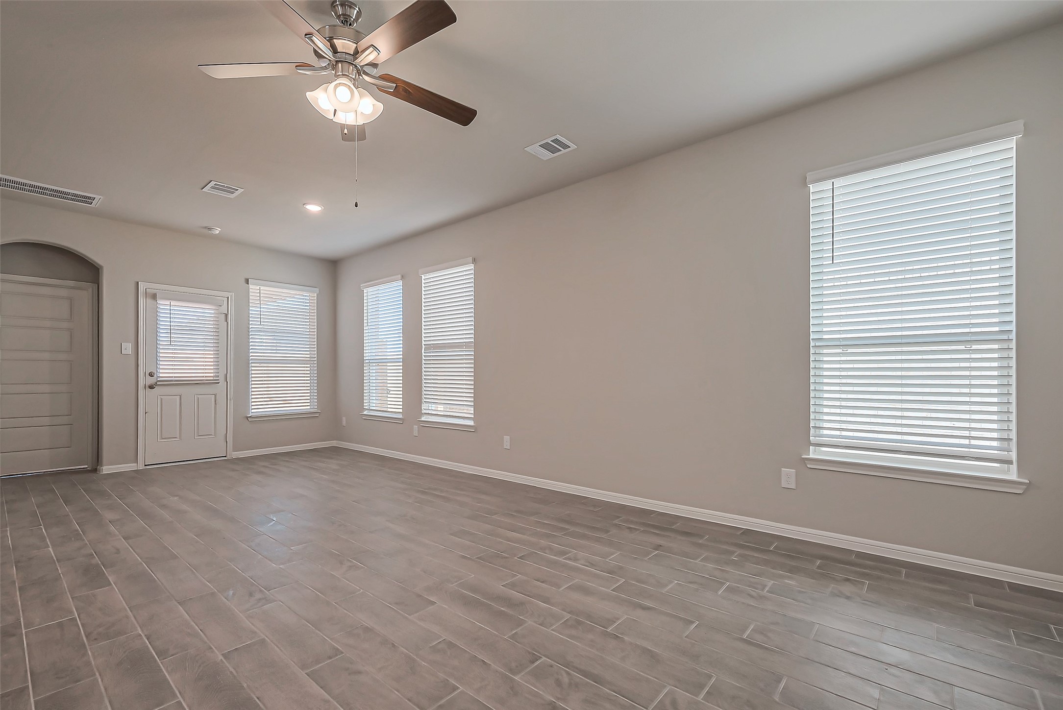 22811 Ephesus Avenue Property Photo 6