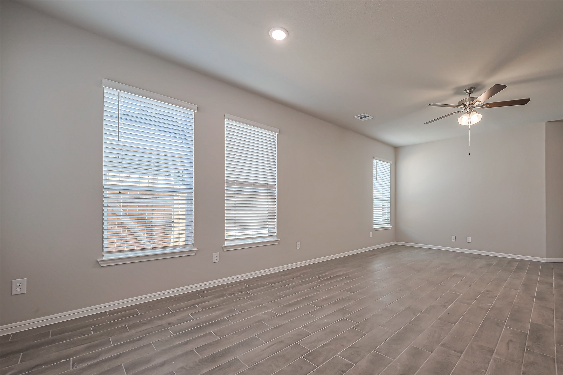 22811 Ephesus Avenue Property Photo 9
