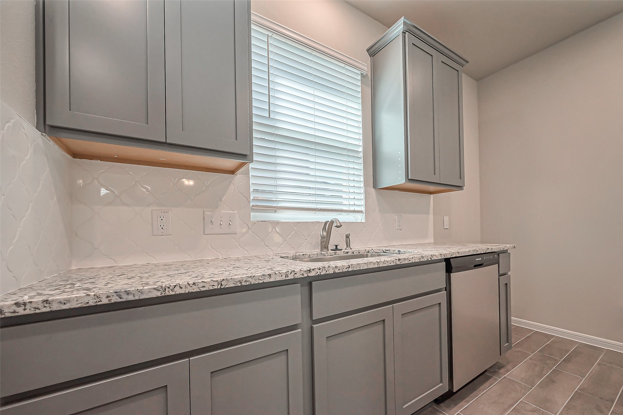 22811 Ephesus Avenue Property Photo 14