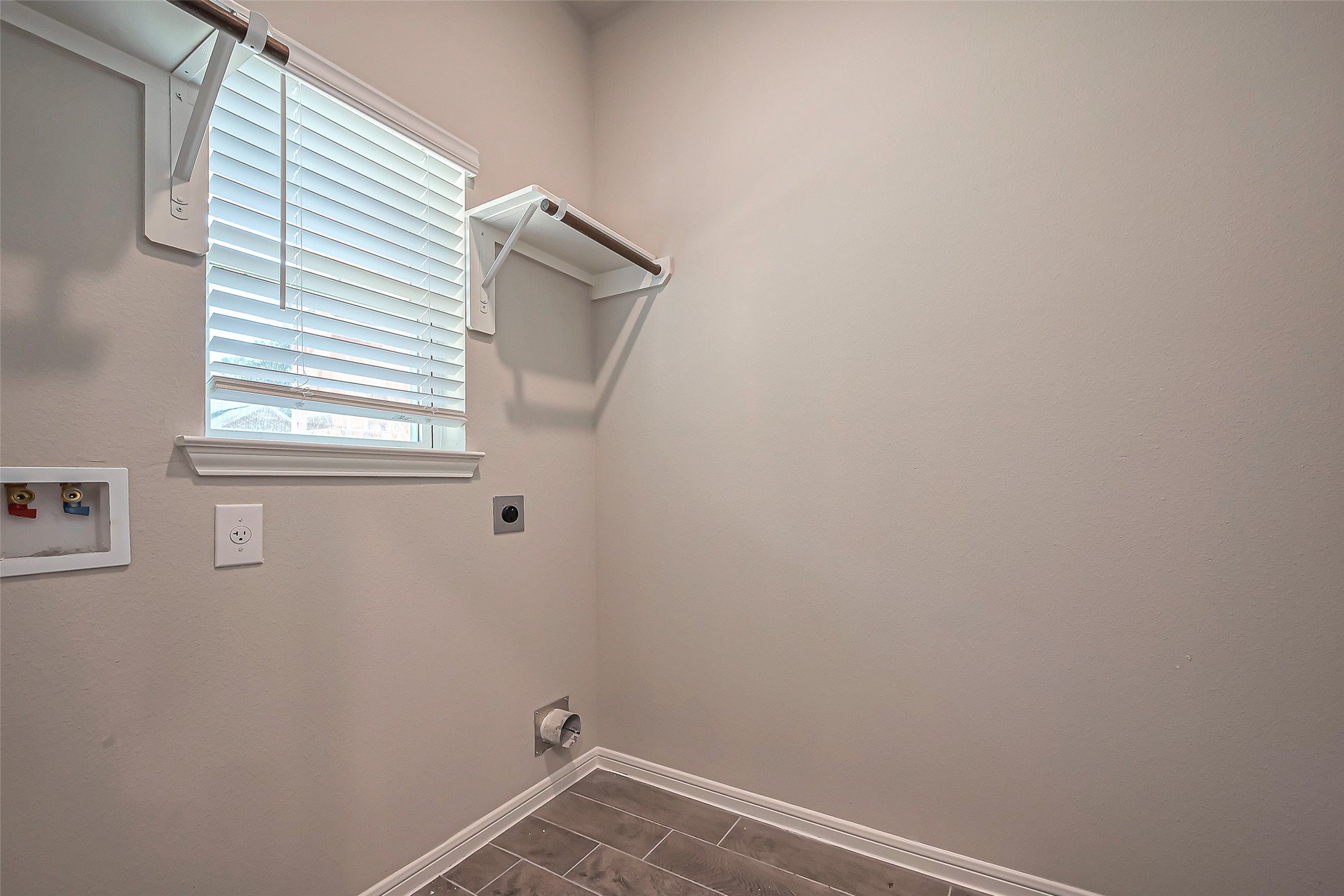 22811 Ephesus Avenue Property Photo 17